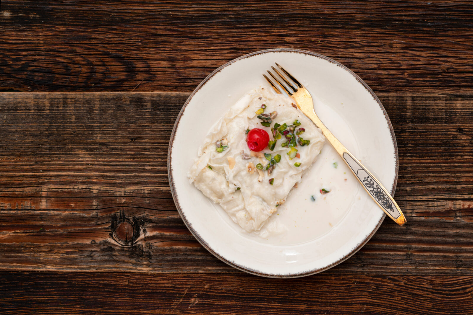 Turkish traditional Ramadan dessert gullac on the table. (Adobe Stock Photo)