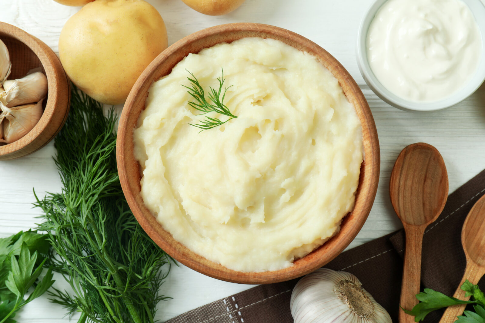 Creamy mashed potatoes (Patates Puresi) served in a wooden bowl, offering a warm and familiar side for any iftar meal. (Adobe Stock Photo)