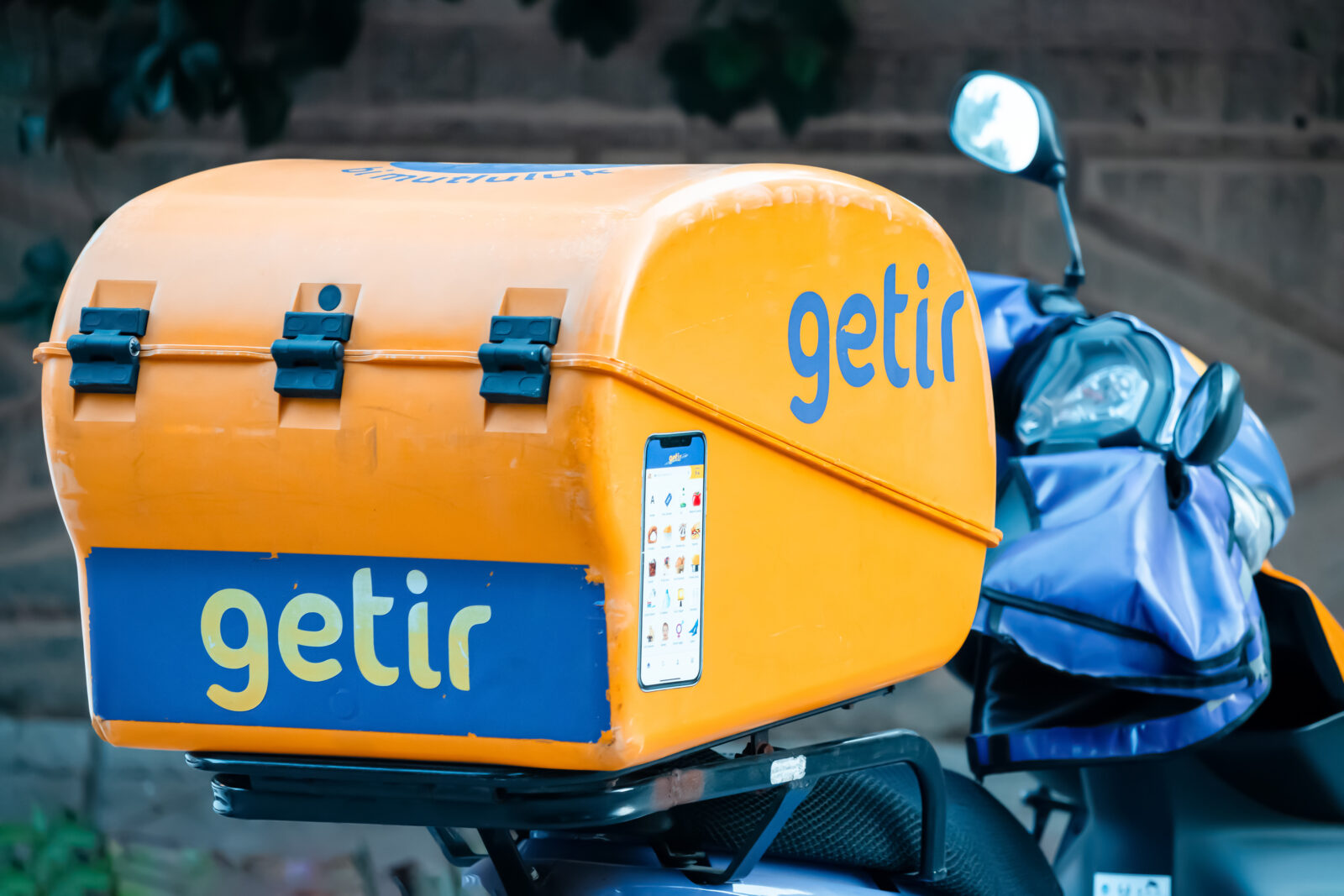 File photo shows a Getir delivery scooter parked in Antalya, Türkiye, on Aug. 15, 2022. (Adobe Stock Photo)