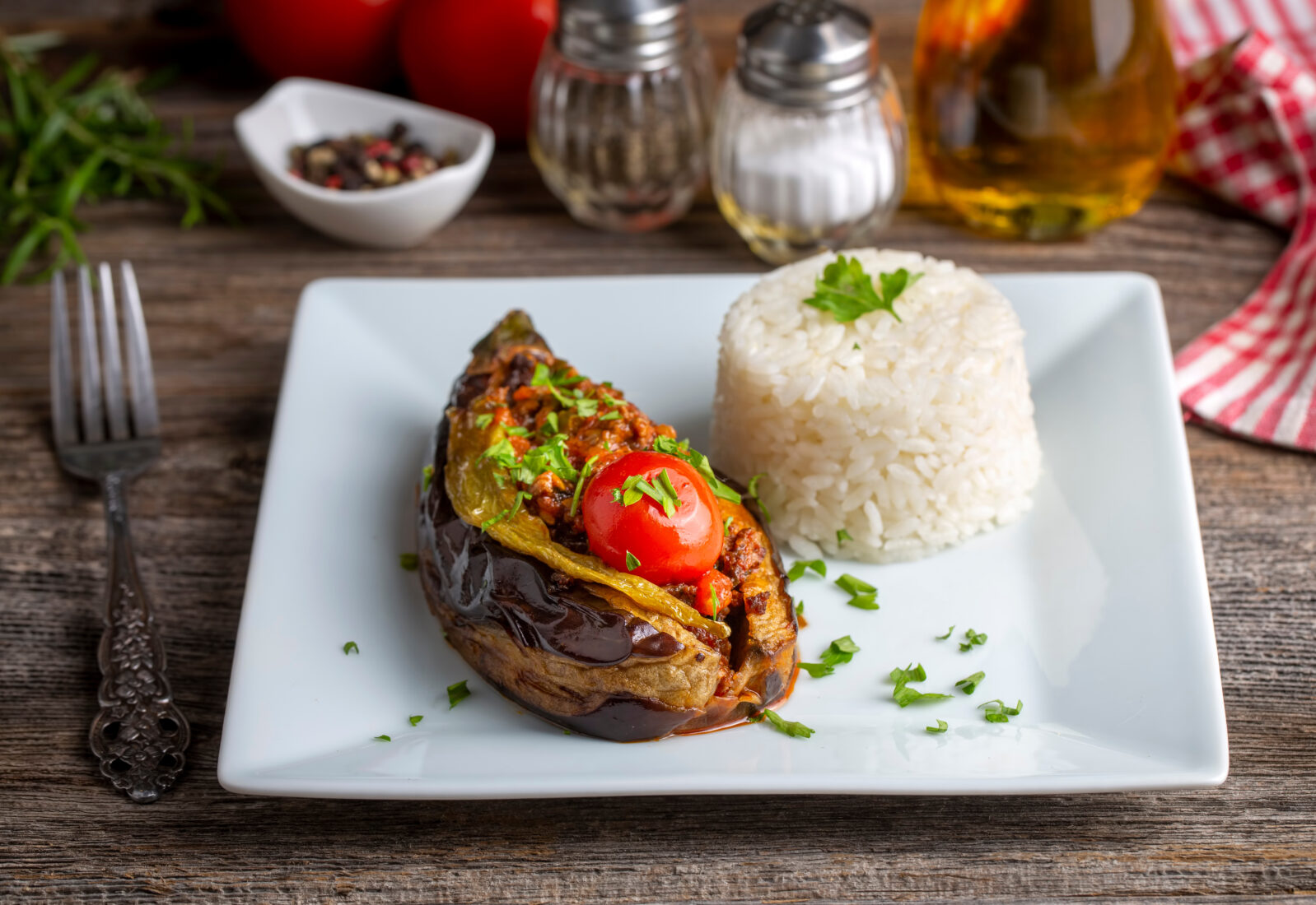 Karniyarik, a classic Turkish dish of oven-baked eggplant stuffed with spiced ground beef, served alongside fluffy rice, is a staple at iftar tables. (Adobe Stock Photo)