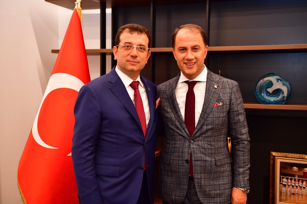 Istanbul Mayor Ekrem Imamoglu (L) and Beylikduzu Mayor Mehmet Murat Calik (R) pose together during an official meeting, accessed on Mar. 23, 2025. (Photo via X/@mmuratcalik)