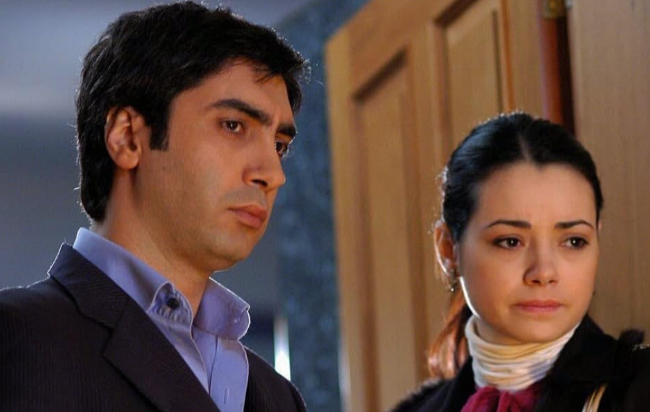 Ozgu Namal and Necati Sasmaz in Kurtlar Vadisi, 2003. (Photo via IMDb)
