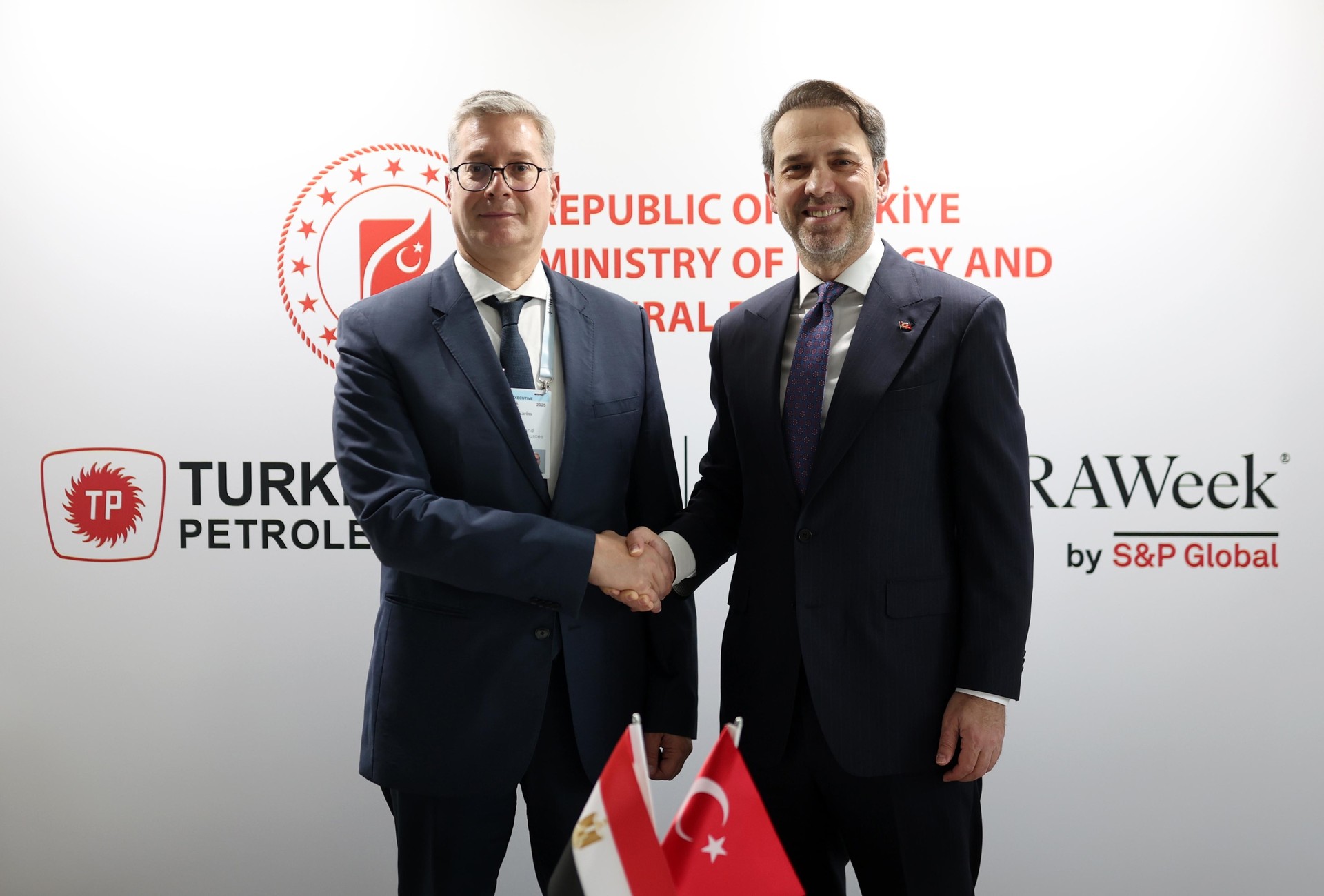 Türkiye, Egypt clinch to power up natural gas cooperation, says energy minister