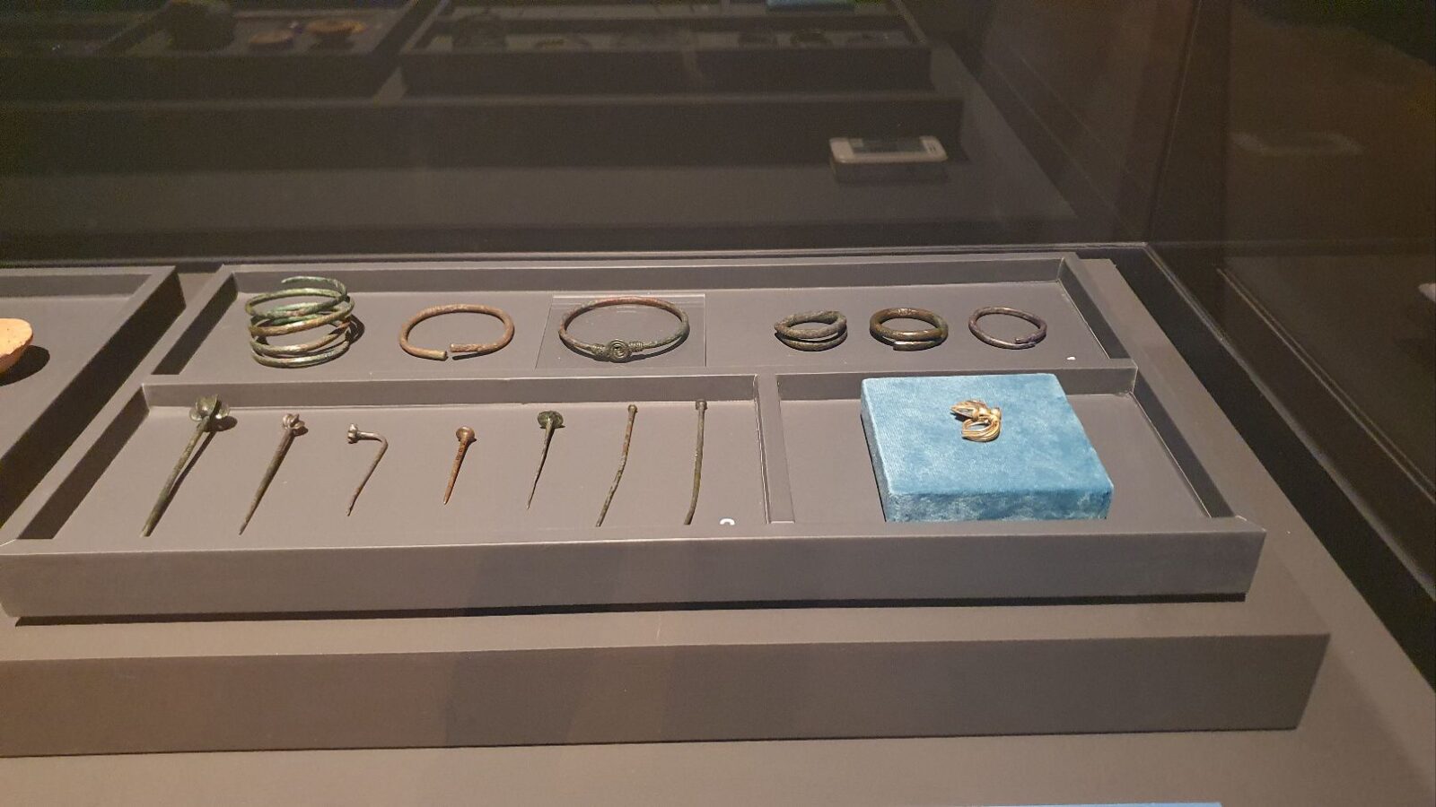 Artifacts selected from Corum, Bogazkoy, and Alacahoyuk museums are on display at Türkiye's exhibition in South Korea. (Photo via Minister Ersoy's Social Media Account)