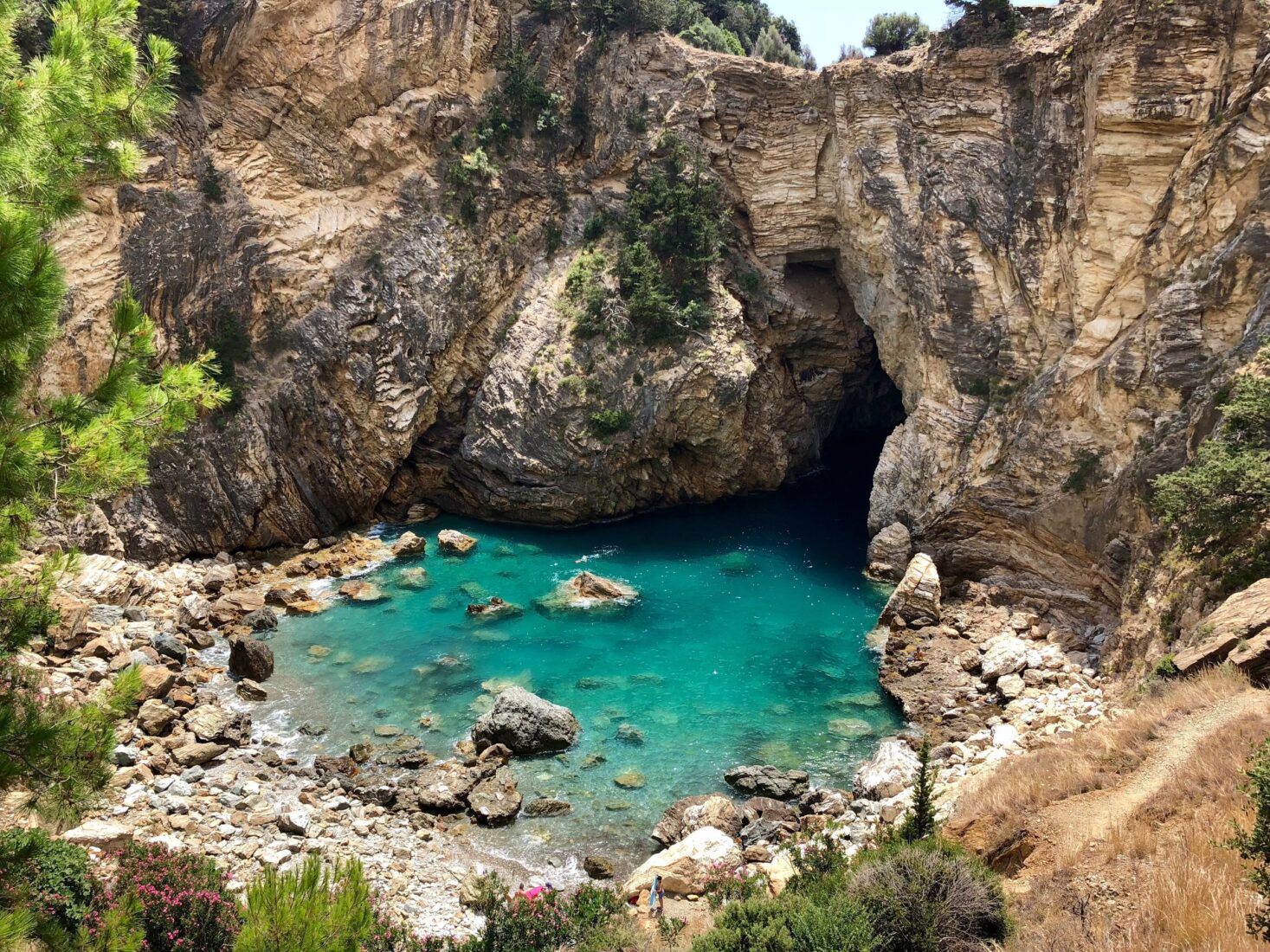 King’s Cove (Kral Koyu) in the ancient city of Antiochia ad Cragum, Gazipasa, Antalya, Türkiye. (Photo via West2East)