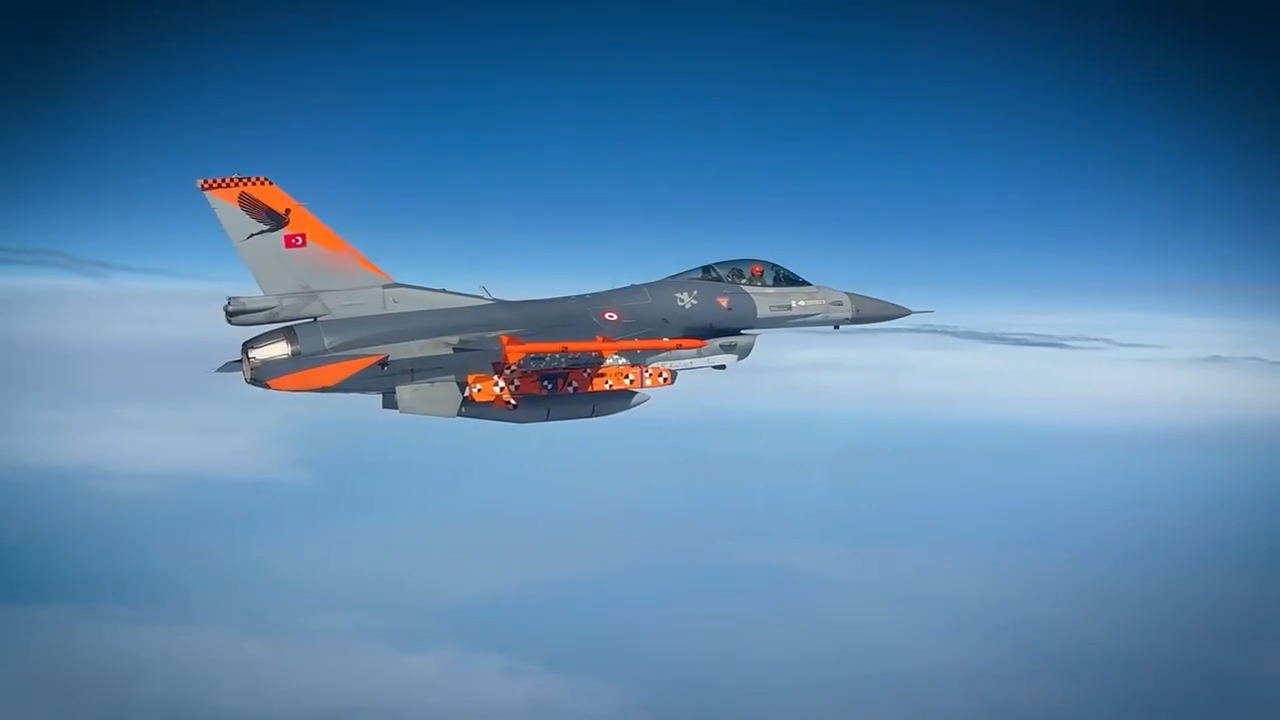 Footages from the test of SOM-J cruise missile being tested by the Turkish Air Force's 401st Test Squadron using an F-16 Fighting Falcon jet, video released on March 21, 2025. (Photo via X/@mfatihkacir)