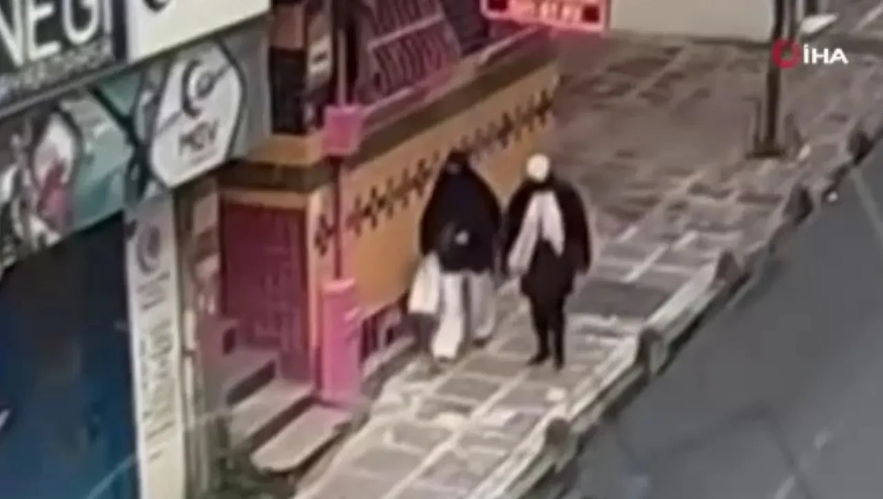 Security camera footage shows Ceylan Cicek and her alleged accomplice, Belkiz Ura, before their arrest, Istanbul, Türkiye, Mar. 16, 2025. (TGRT Photo)