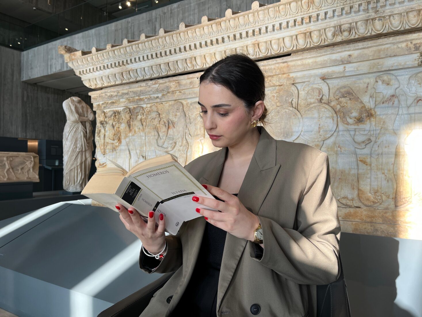 A participant reads Homer's 