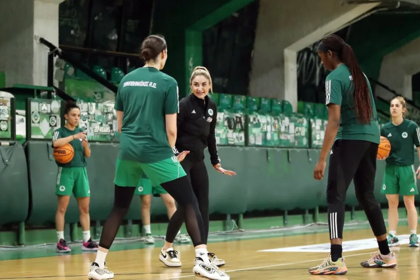 Selen Erdem giving tactics to the basketball players during her first practice with Panathinaikos women's basketball team, Athens, Greece, March 11, 2025. (Photo via Instragram / @panathinaikos_1908)