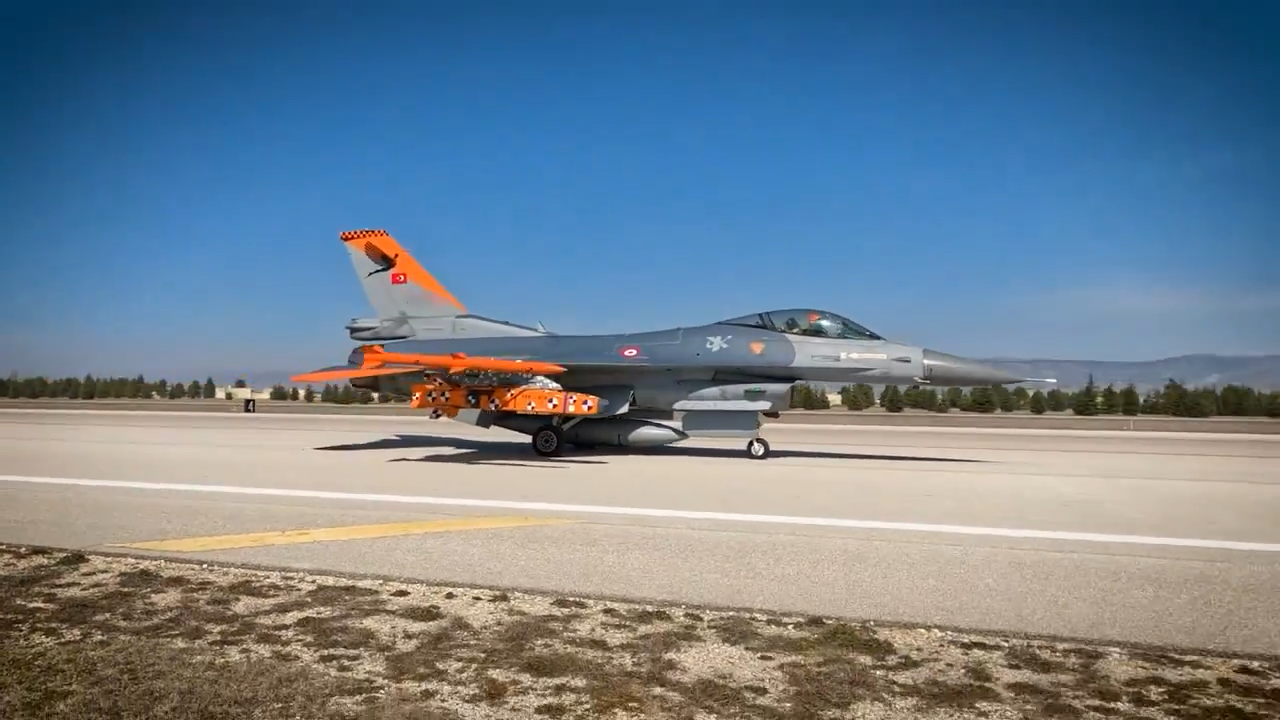 Türkiye's SOM-J cruise missile makes impact with successful maritime target hit in test Image