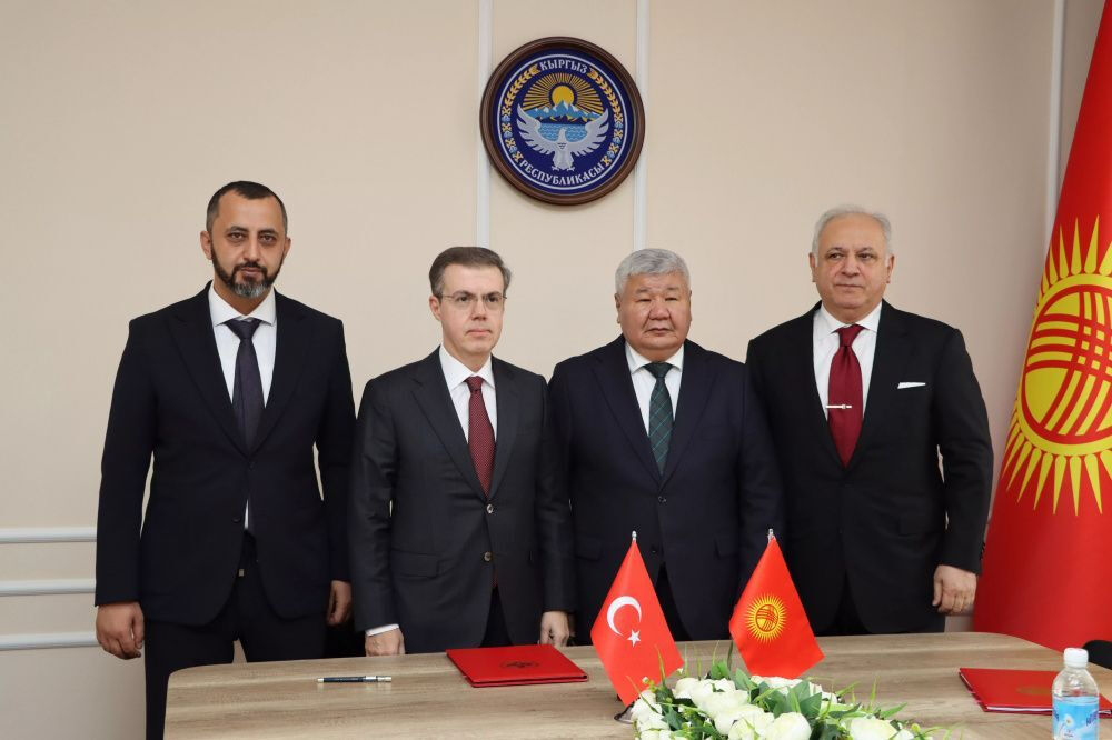 Ihlas Holding Chairman Ahmet Mucahid Oren (second from left) and Kyrgyz officials pose for a photo during a signing ceremony for Türkiye-backed energy projects, in Bishkek, Kyrgyzstan, on Mar. 2, 2025. (Photo via tg.com.tr)