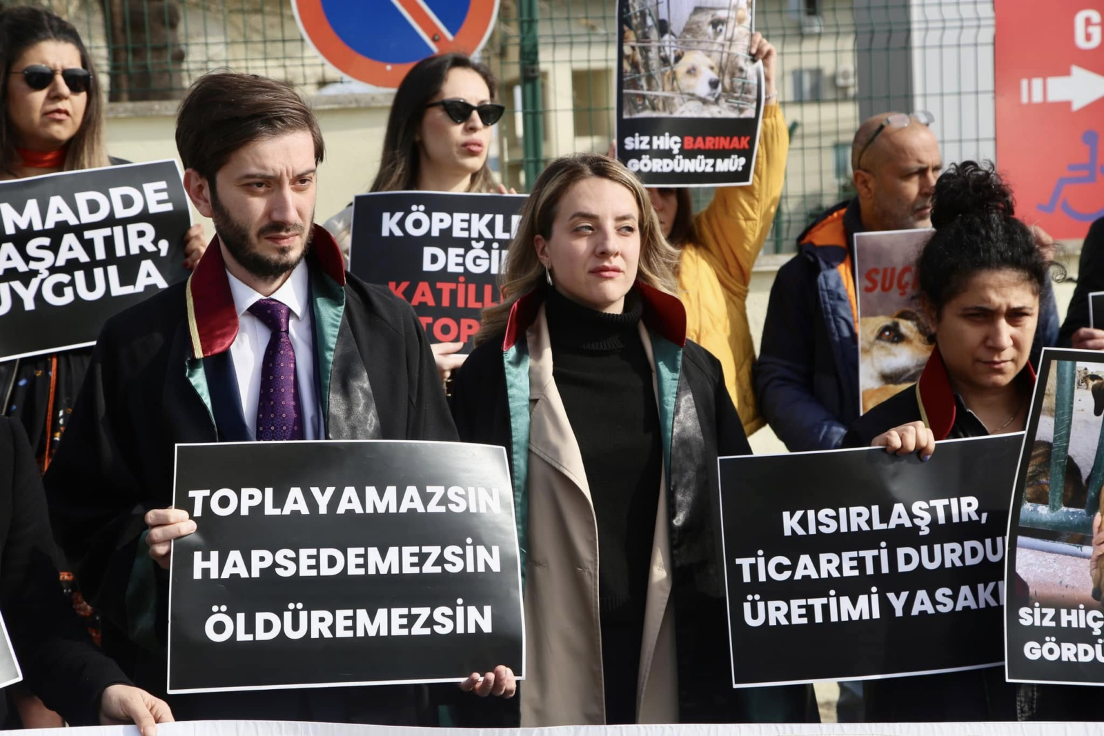 The Sakarya Bar Association was also among those protesting the decision to round up stray dogs. (Photo via X)