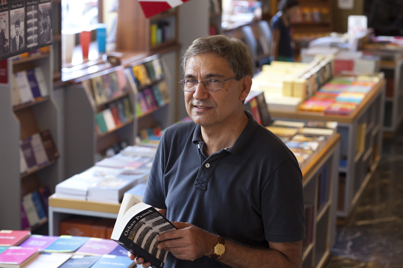 Nobel laureate Orhan Pamuk blamed for burglary in sealed Istanbul building