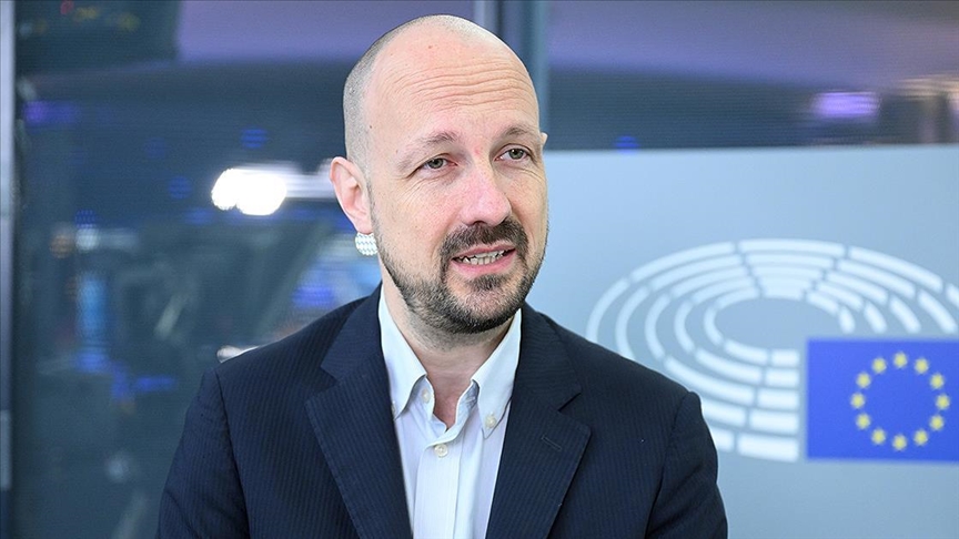Belgian MEP confronts laughing Polish official during Gaza discussion