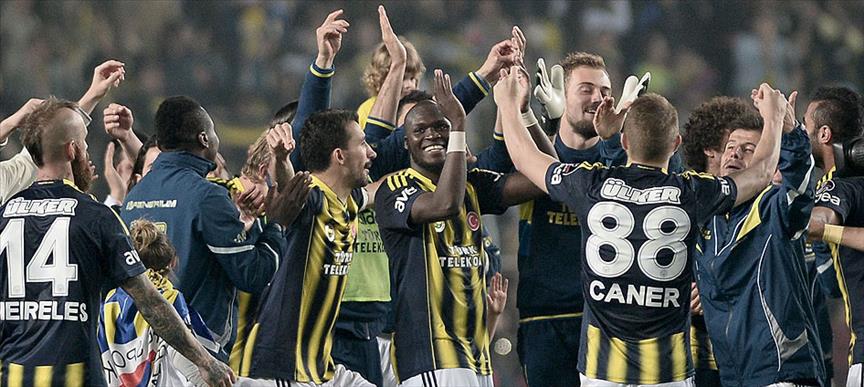 Fenerbahce players celebrate their historic league title after a 0-0 draw against Caykur Rizespor at Sukru Saracoglu Stadium in Istanbul, Türkiye, on Apr. 27, 2014. With three matchweeks remaining, Fenerbahce secured the earliest championship win in Turkish Super Lig history. (AA Photo)