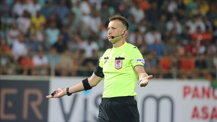 Turkish referee Yasin Kol (AA Photo)