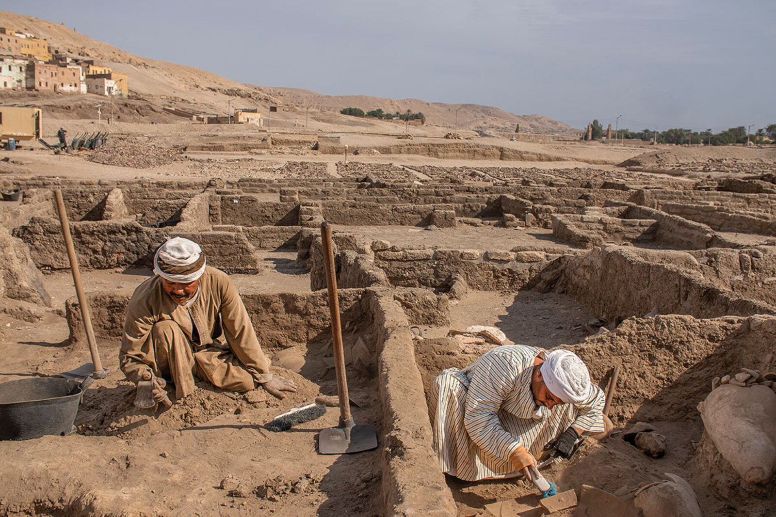 Members of an all-Egyptian team excavate one of seven districts in the sprawling ancient city of Aten, in Luxor, Egypt, Nov. 17, 2022. (Photo via CS Monitor)