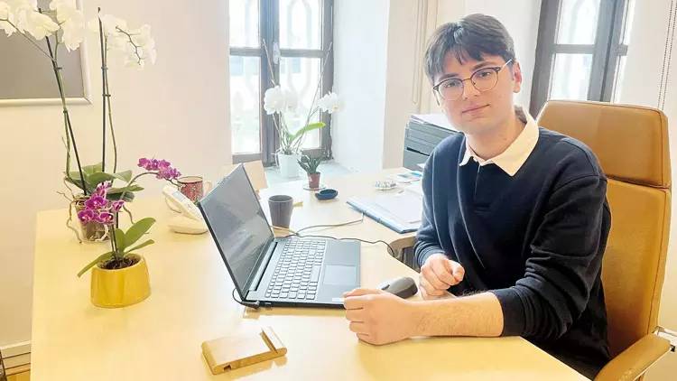 Turkish student Cemil Turk becomes first from Türkiye to win prestigious Harvard Essay Competition Image