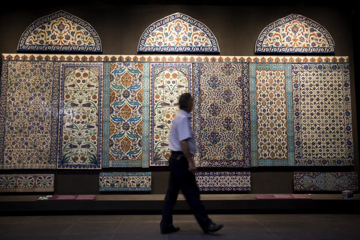 Role of foreign dentists in smuggling of Türkiye's historic tiles Image
