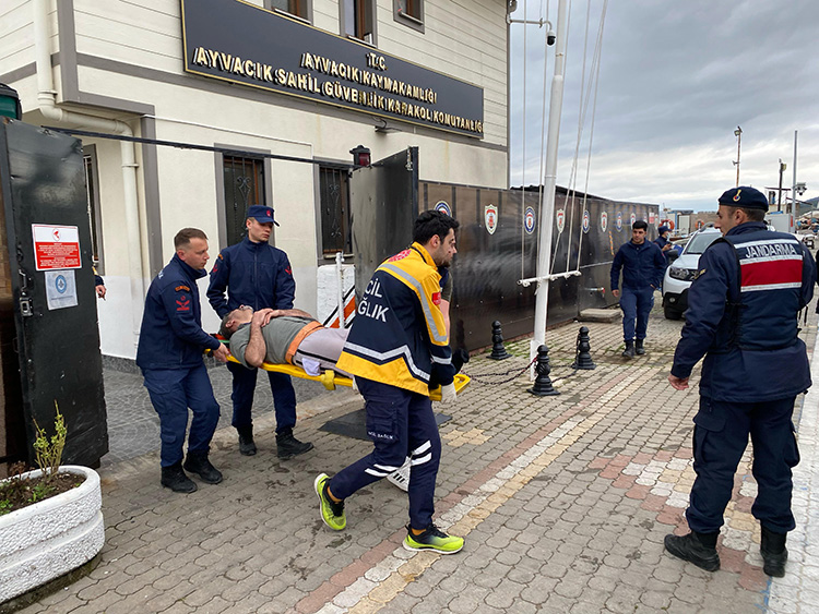 9 migrants tragically die in Aegean Sea after boat sinks near Canakkale