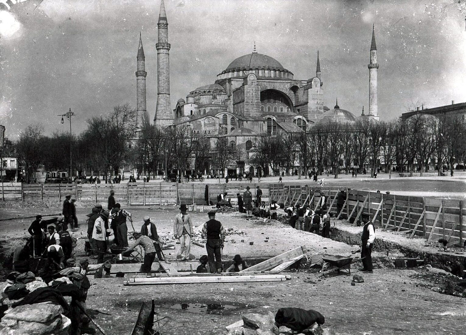 Archaeological excavations at Sultanahmet Square (Hippodrome), Istanbul, Türkiye, 1928. (Photo via David Talbot-Rice)