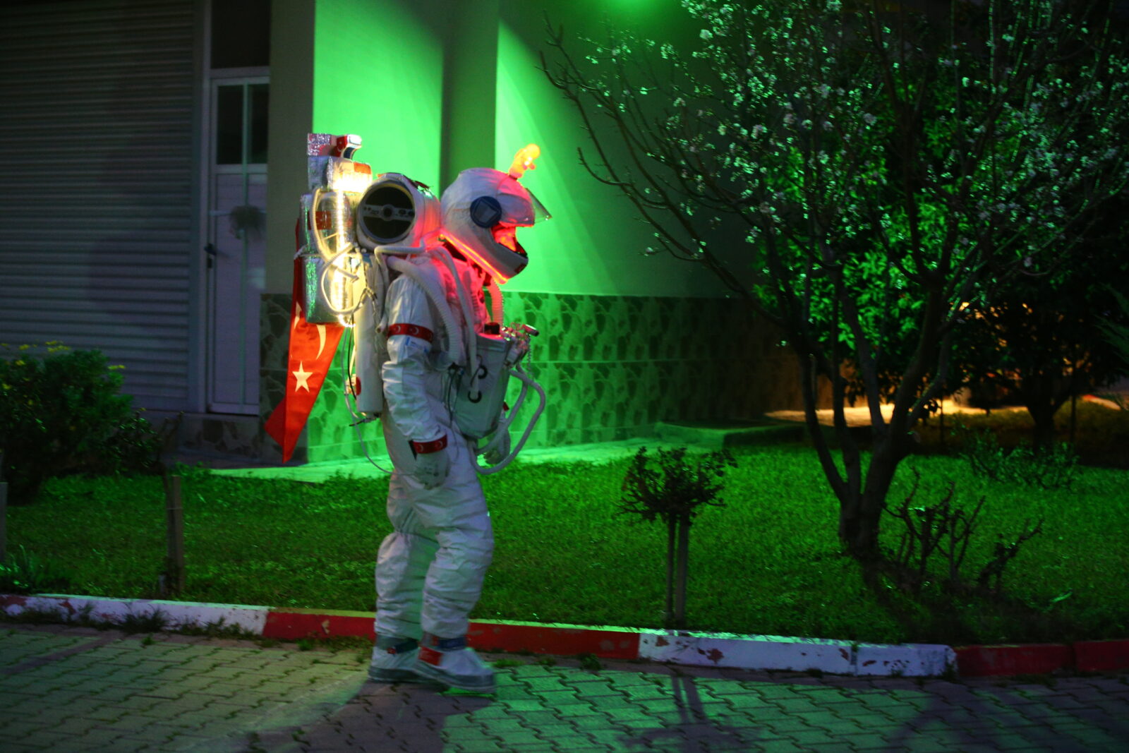 In Mersin, tradesman Zeki Konuk is walking the streets in an astronaut costume made from recycled materials to raise awareness about the importance of water conservation and clean water. (AA Photo)