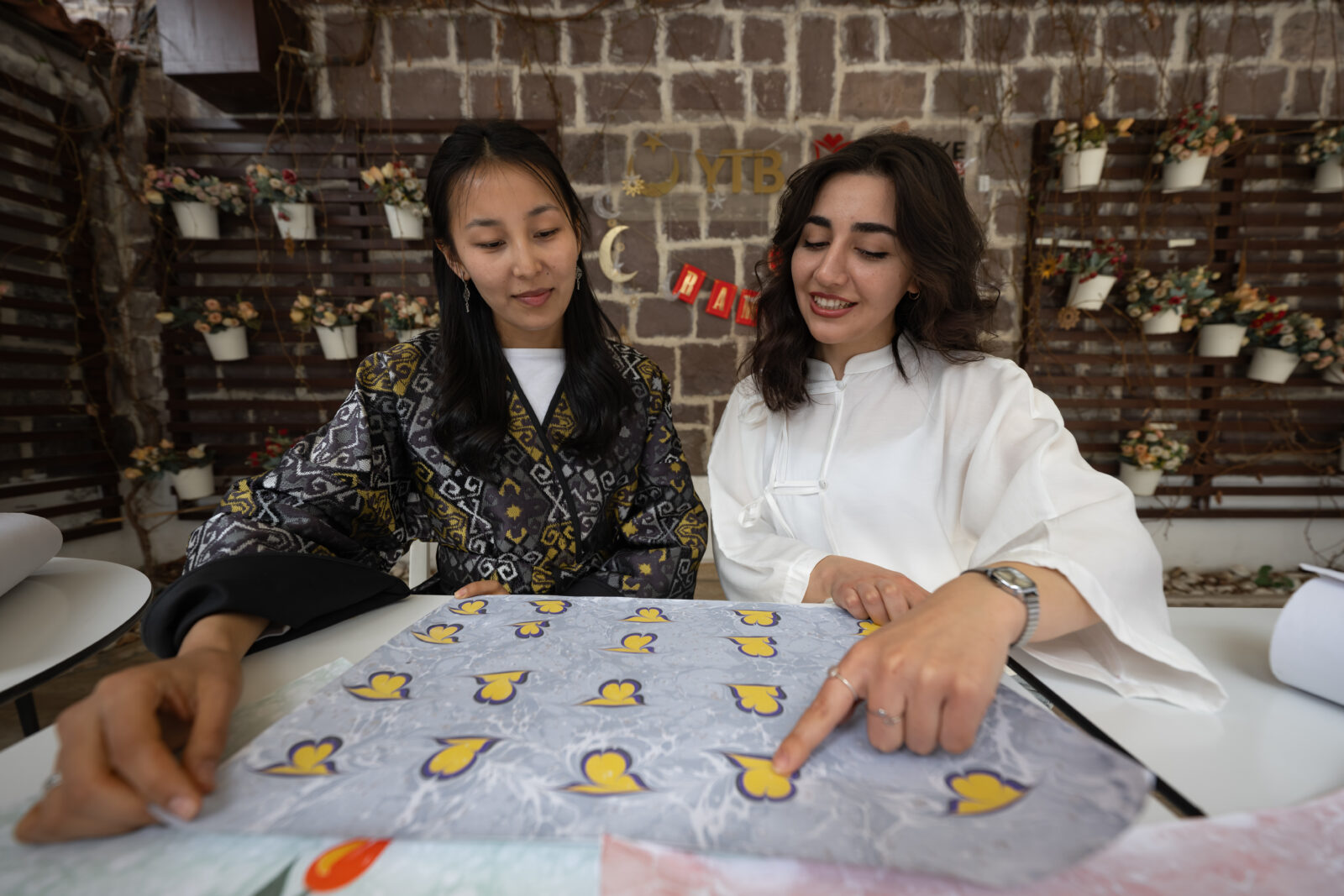ebru art and international students