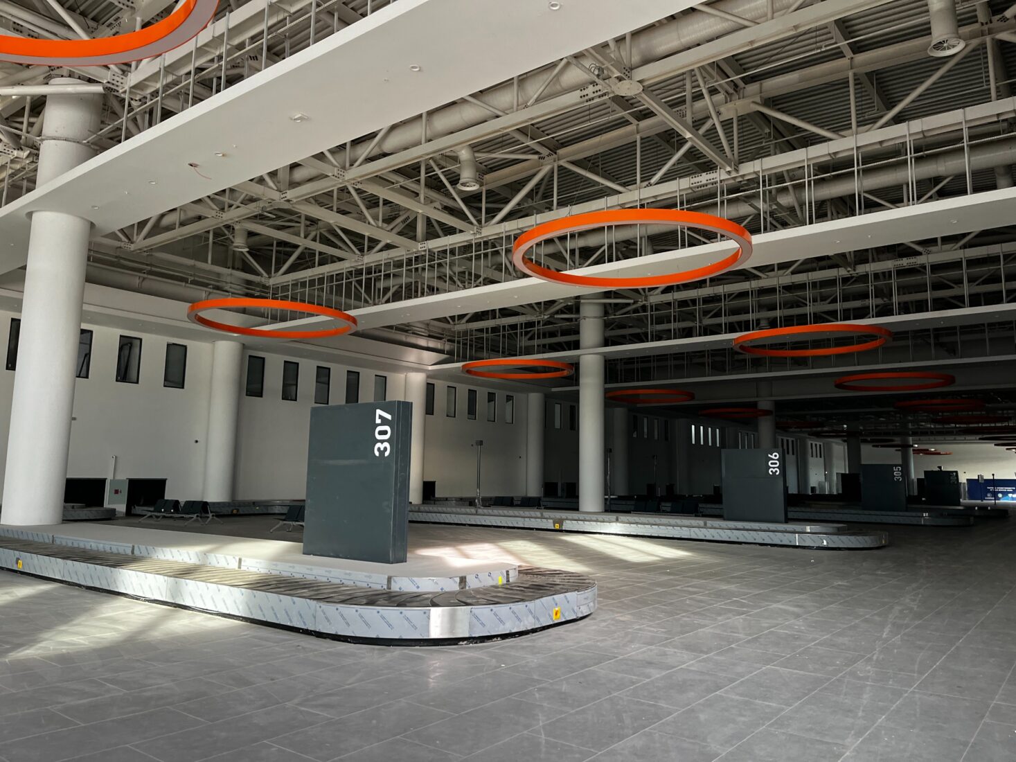 The interior of Antalya Airport's upgraded baggage claim area, part of the expansion set to boost annual passenger capacity to 82 million in Antalya, Türkiye, on Apr. 6, 2025. (AA Photo)