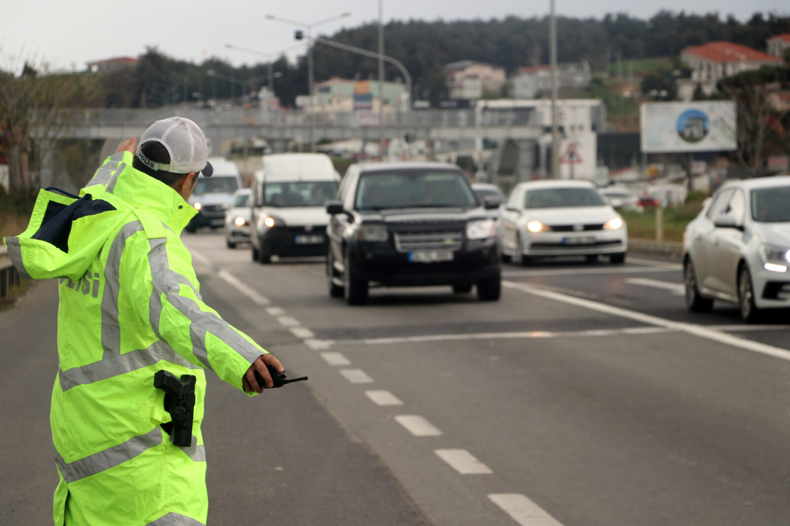 Turkish traffic police officers inspecting the vehicles with emergency lights in Tekirdag, Türkiye, April 6, 2025. (AA Photo)