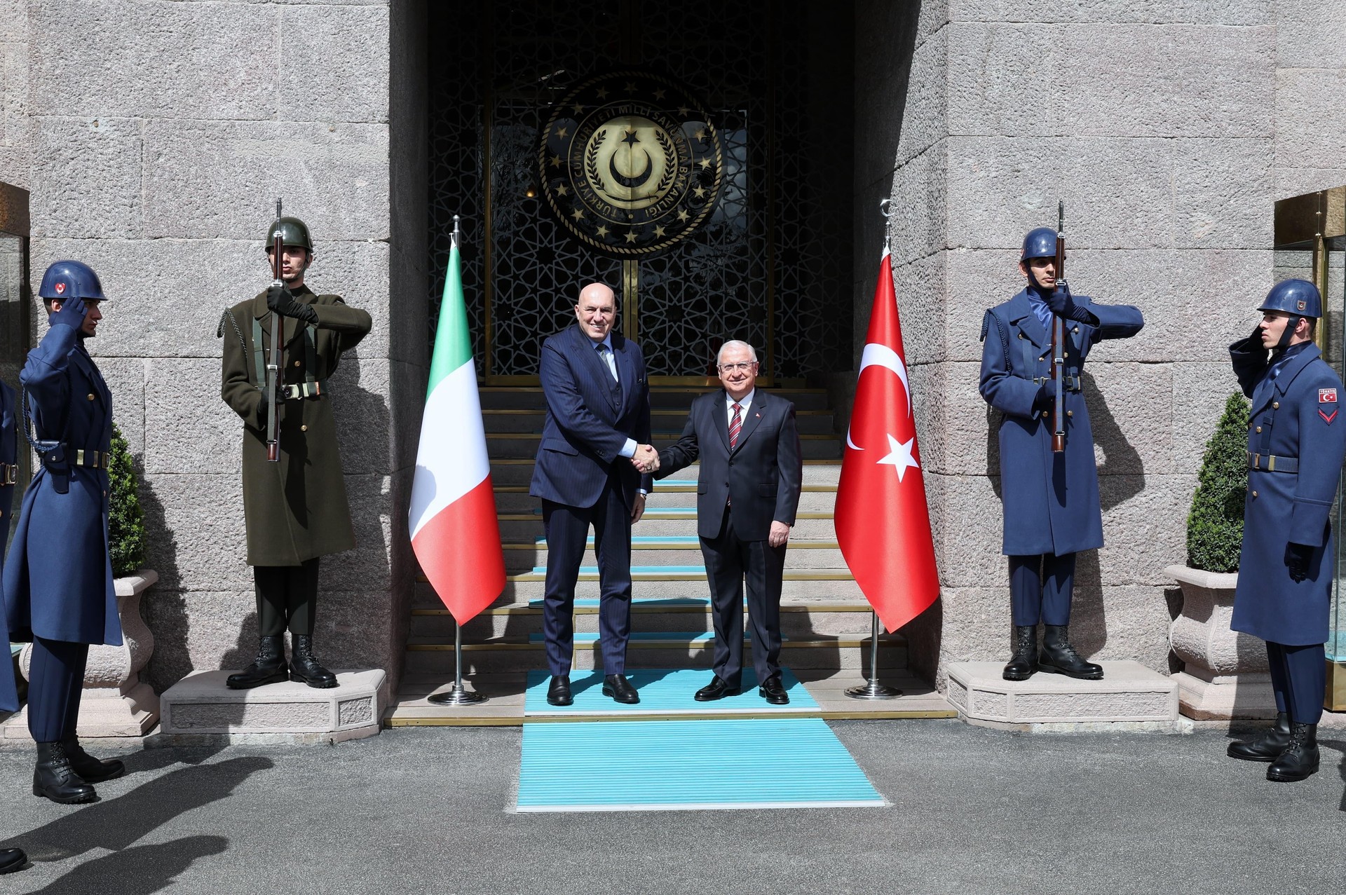 Turkish, Italian defense ministers discuss regional security, cooperation Image