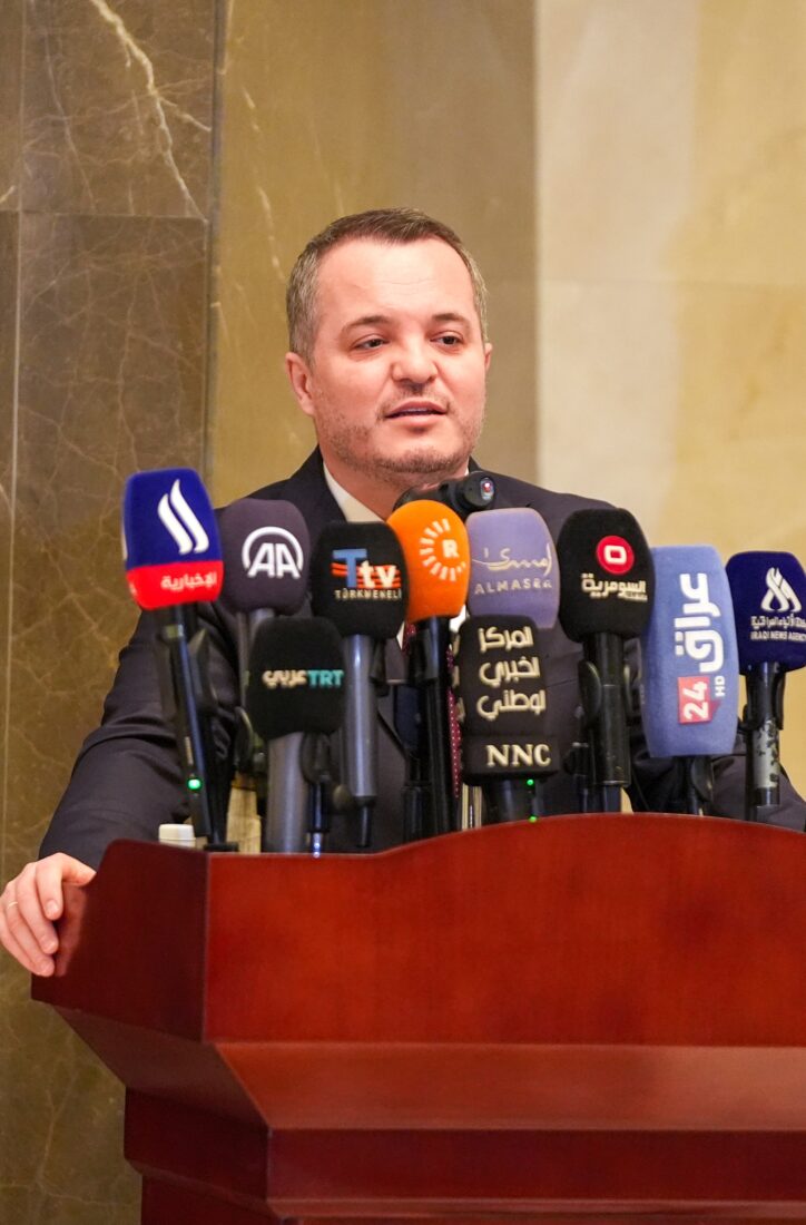 Salim Arda Ermut, CEO of the Türkiye Wealth Fund, and Mohammed al-Najjar, executive director of the Iraq Development Fund, shake hands after signing a memorandum of understanding in Baghdad, Iraq, April 8, 2025. (AA Photo)