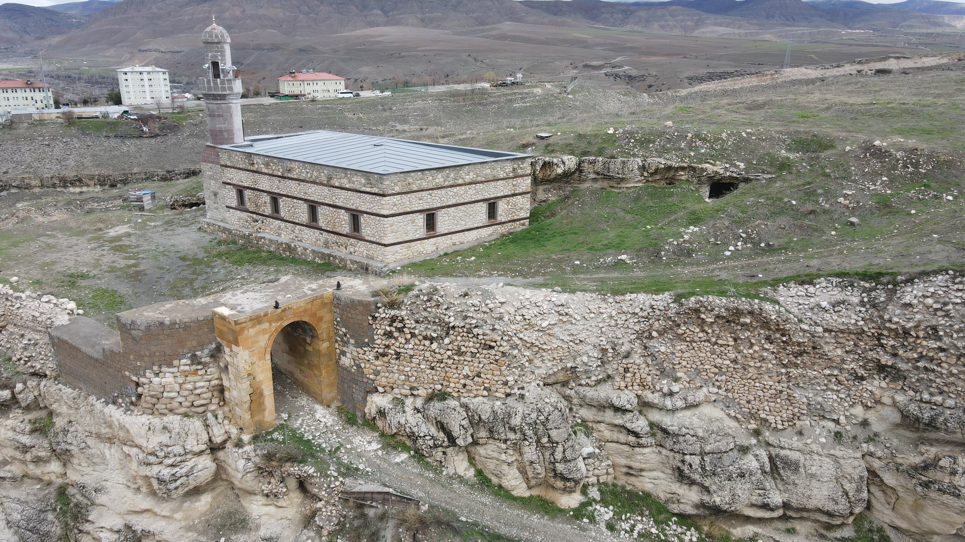 Forgotten mosque in Türkiye's Kemah Castle rebuilt after eight centuries