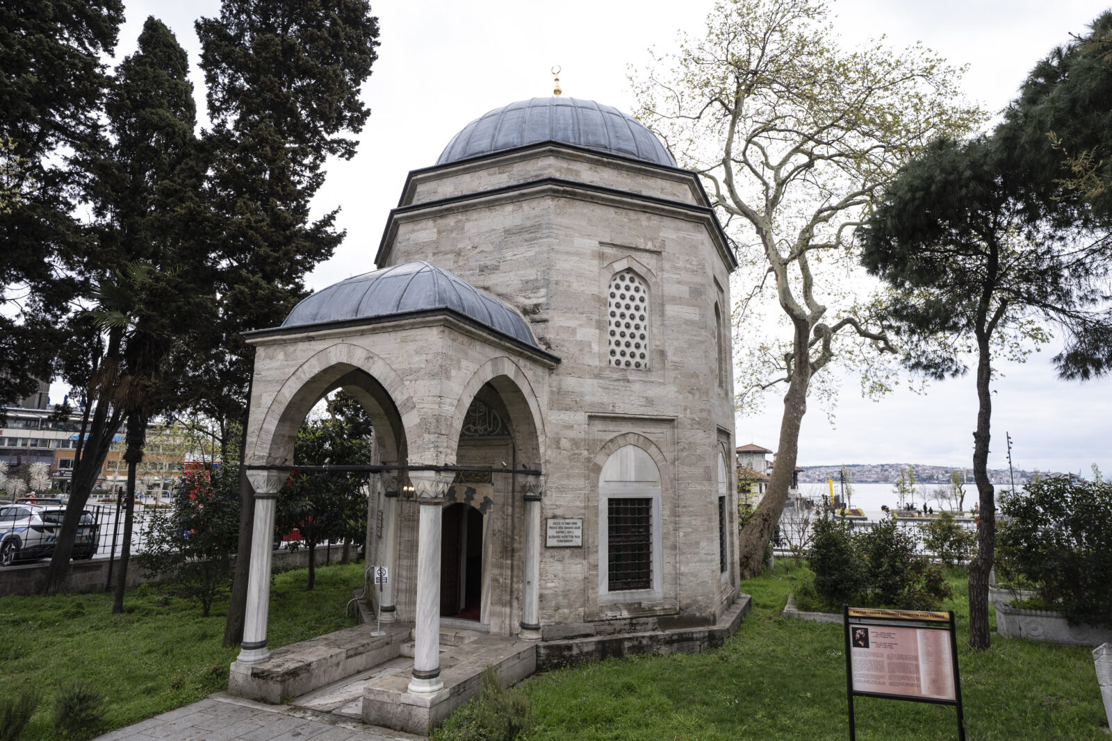A view of the Semsi Pasha Mosque, designed by Ottoman imperial architect Mimar Sinan and located in the large and densely populated district of Uskudar in Istanbul, Türkiye, April 8, 2025. (AA Photo)
