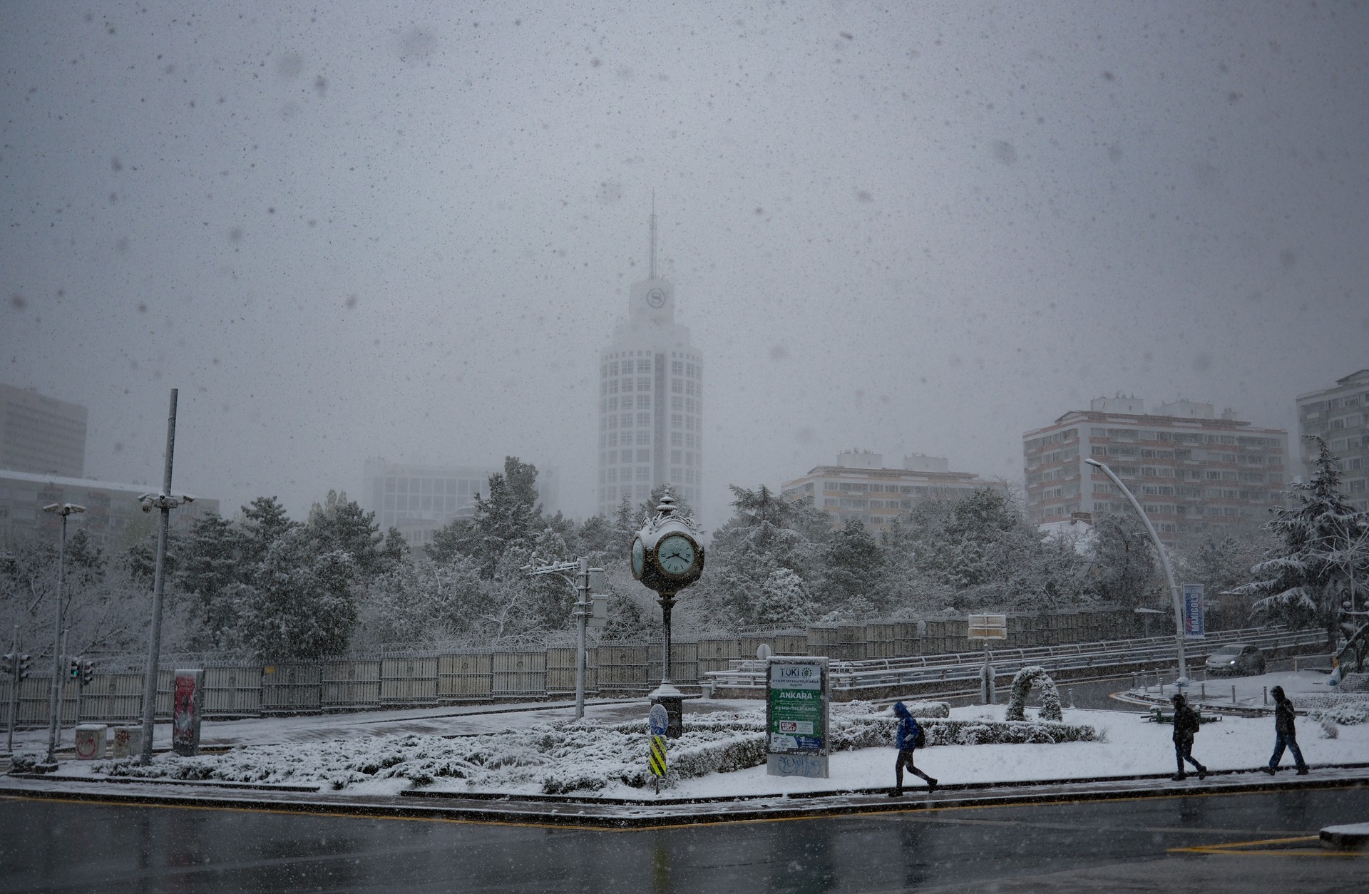 Snowfall in Ankara: Photos from Türkiye's capital Image