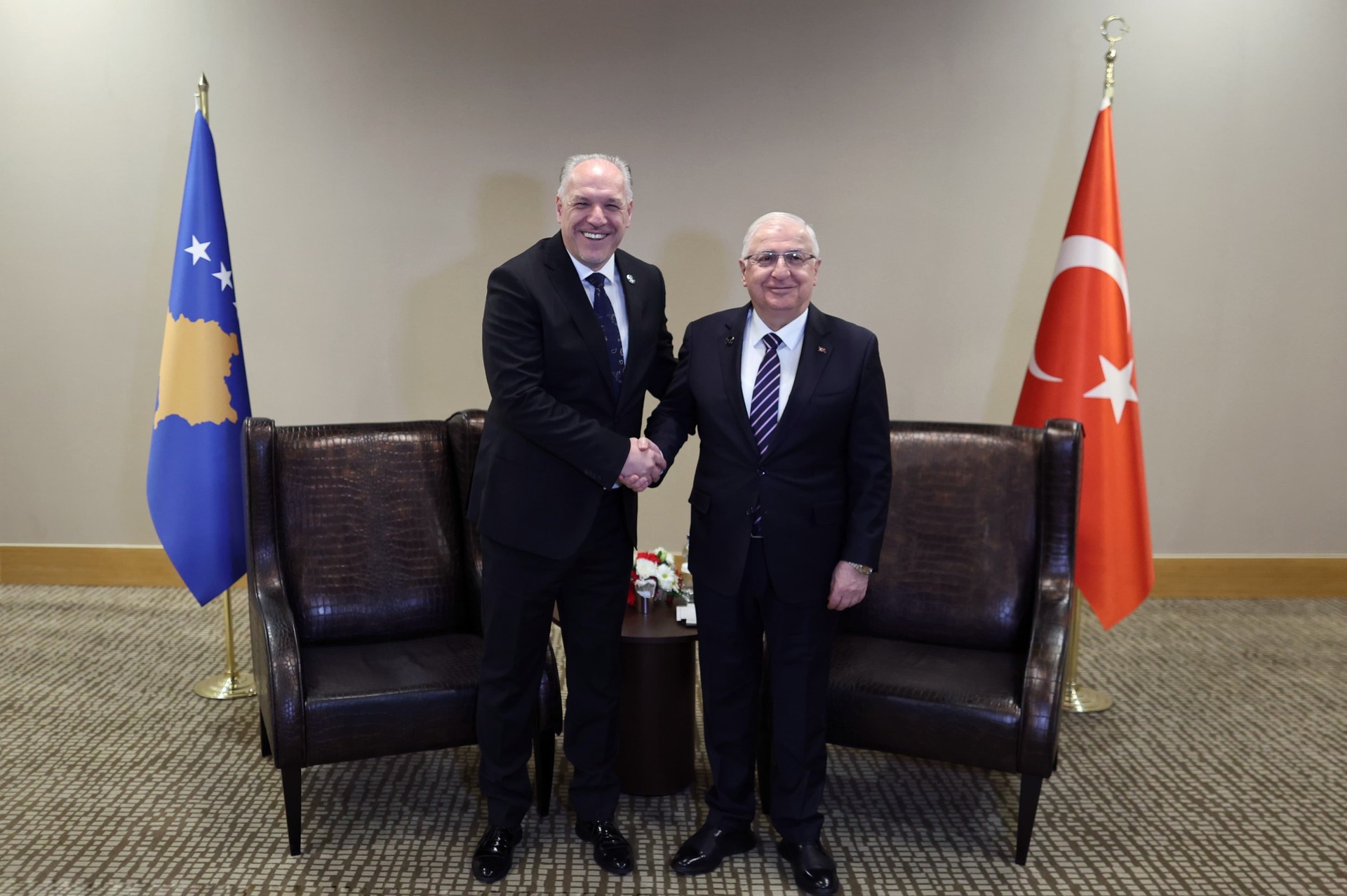 Turkish defense minister meets Kosovo officials at Antalya forum