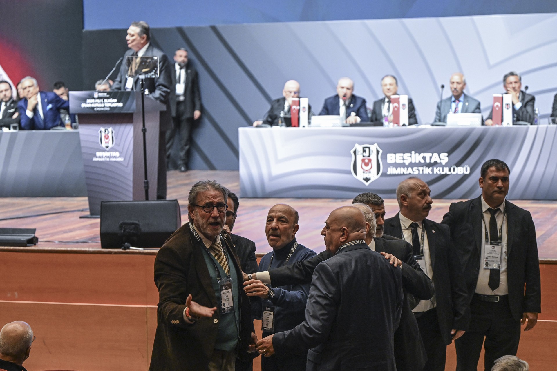 Besiktas council meeting canceled after former president physically attacked Image