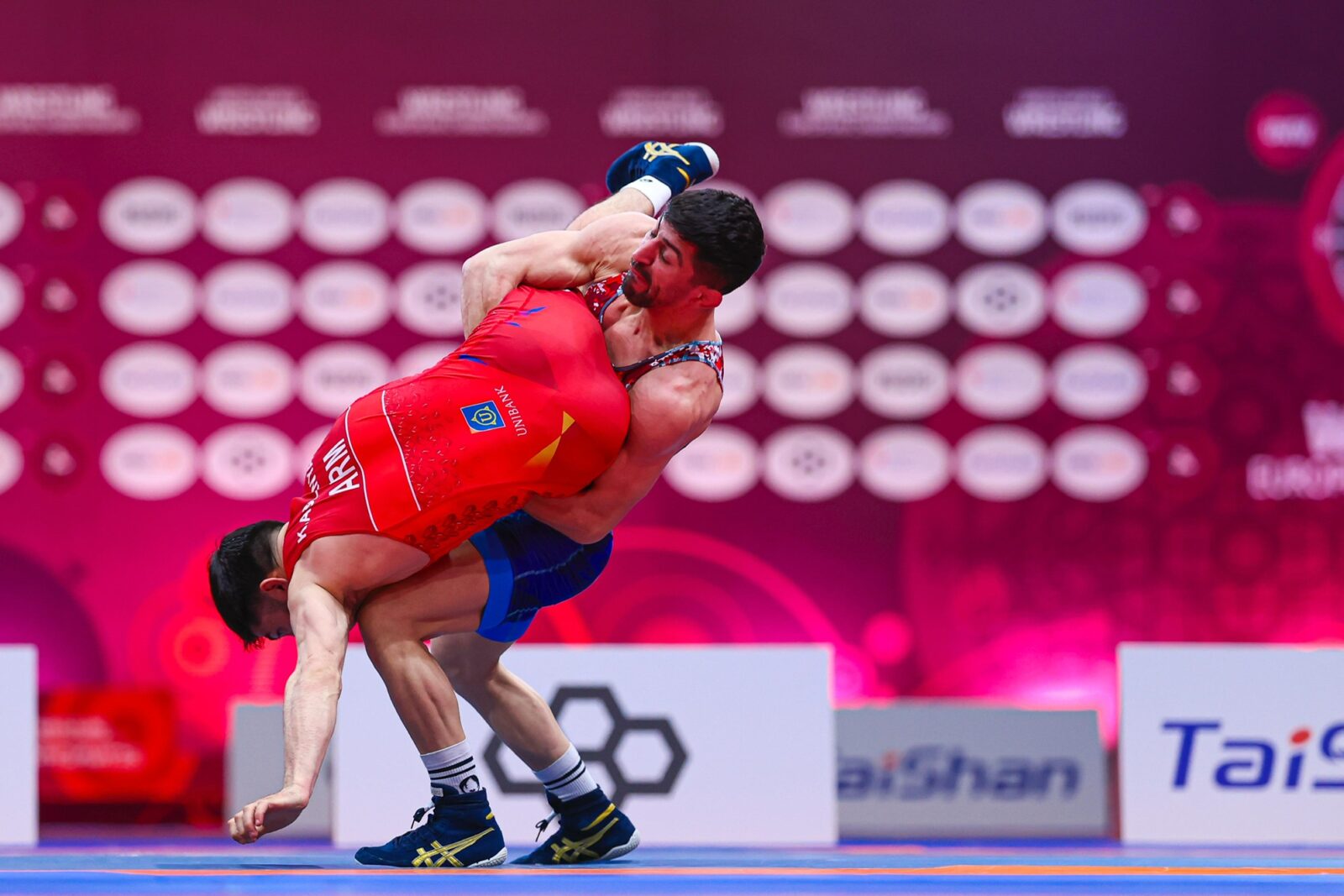 Turkish wrestler Kerem Kamal delivers Türkiye’s 1st gold at 2025 European Championships