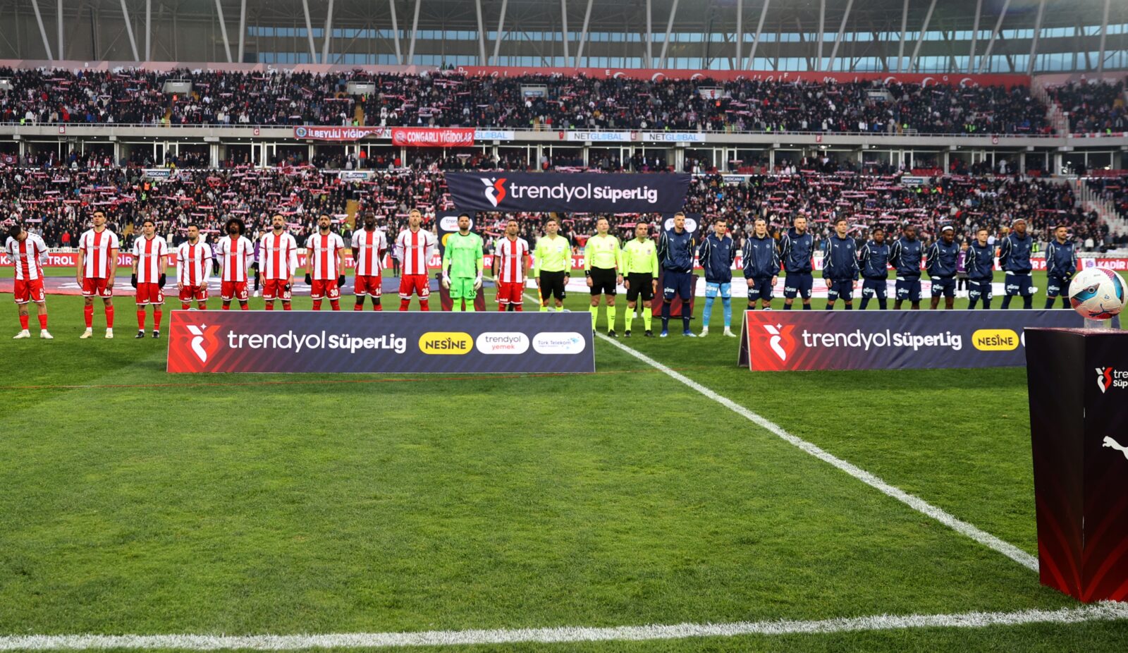 Players from Sivasspor and Fenerbahce line up before their Turkish Super Lig match where the controversial Health Ministry banner about natural childbirth was displayed in Sivas, Türkiye on April 14, 2025. (AA Photo)