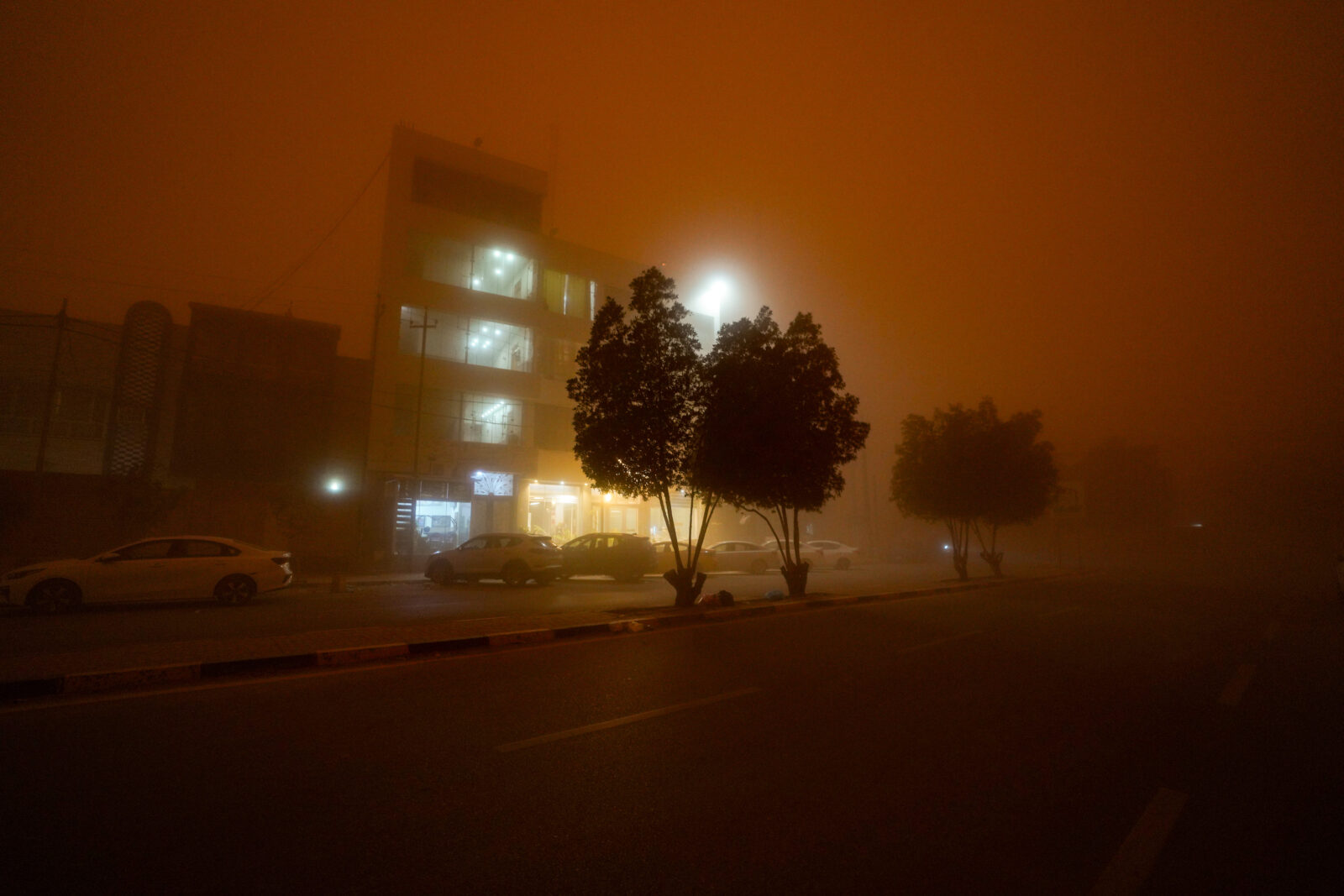 3,800 people hospitalized due to devastating sandstorm in Iraq