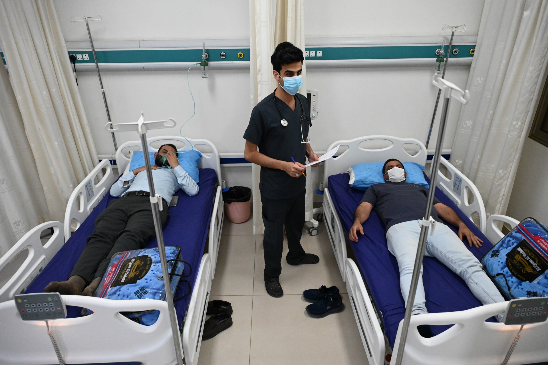 3,800 people hospitalized due to devastating sandstorm in Iraq Image