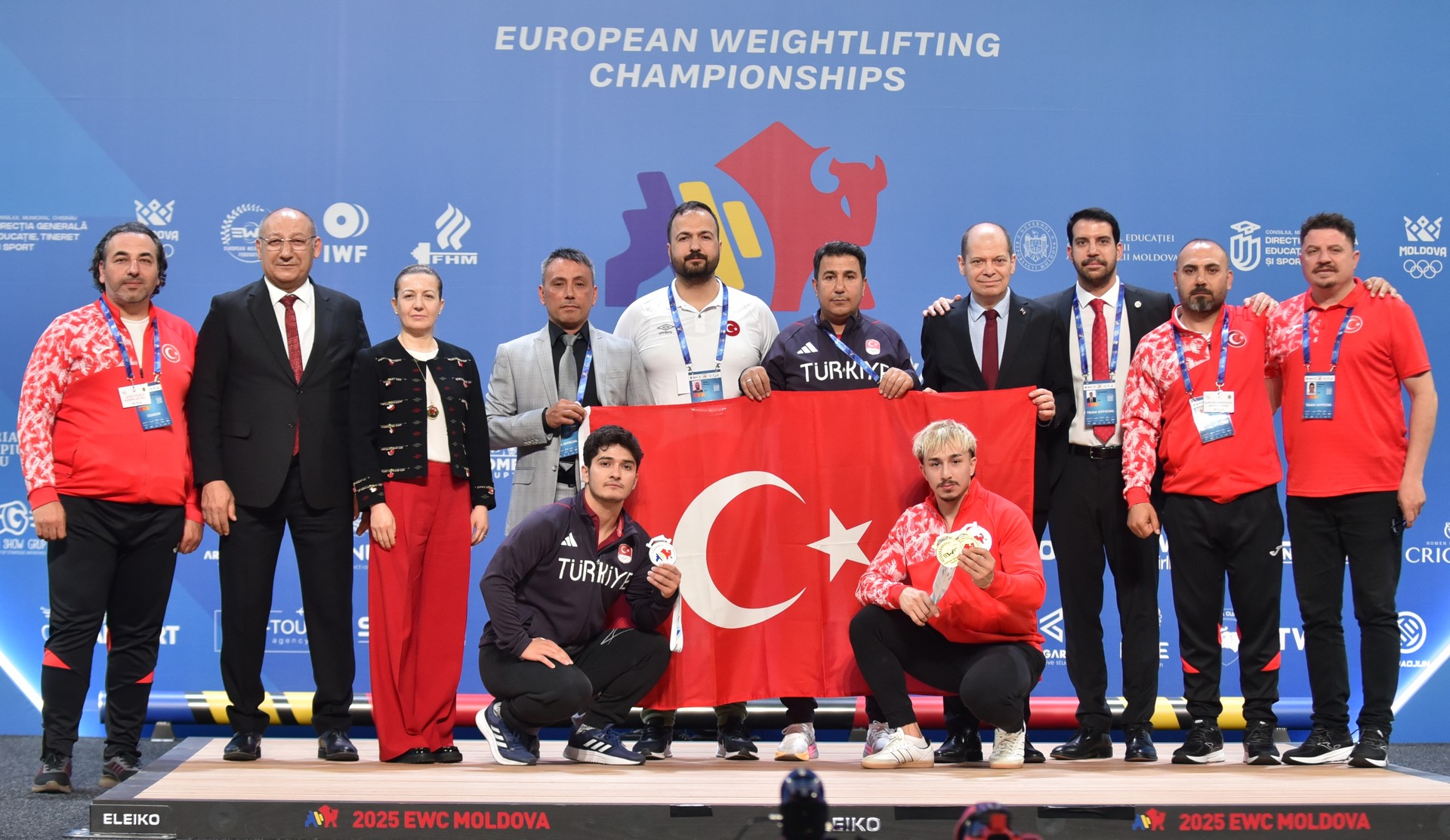 Turkish weightlifter Yusuf Fehmi Genc shatters records, wins gold at European Championships