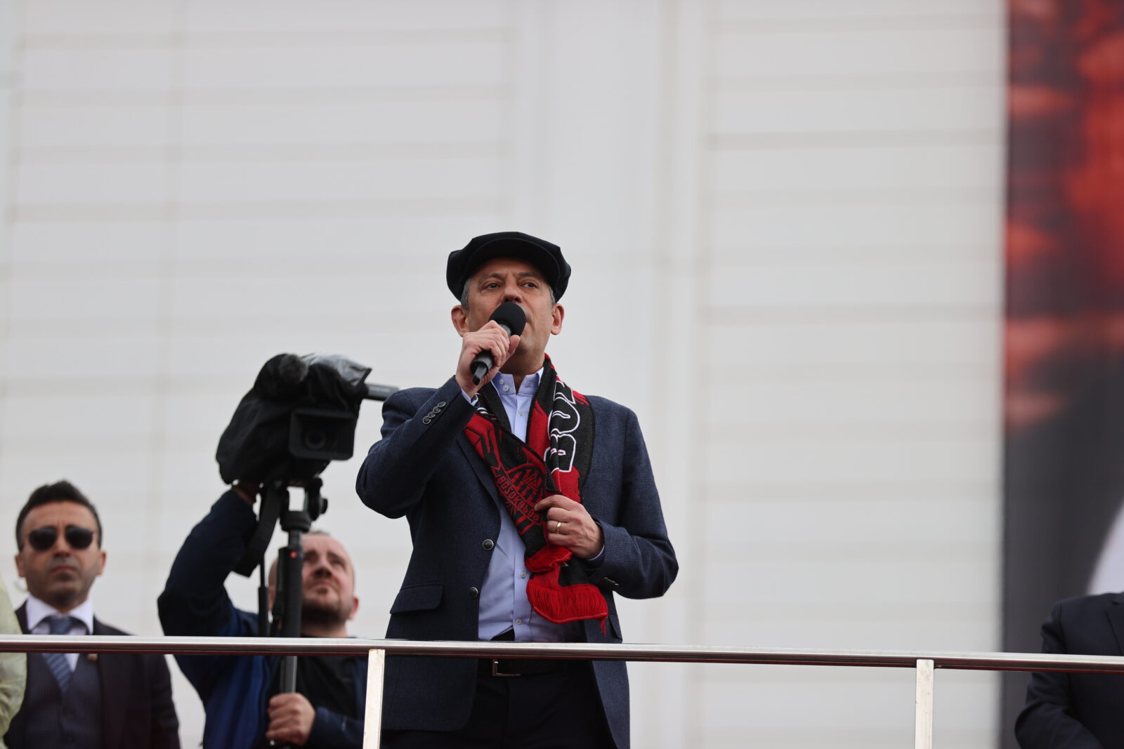 Republican People's Party (CHP) leader Ozgur Ozel addresses supporters from a campaign bus during the 