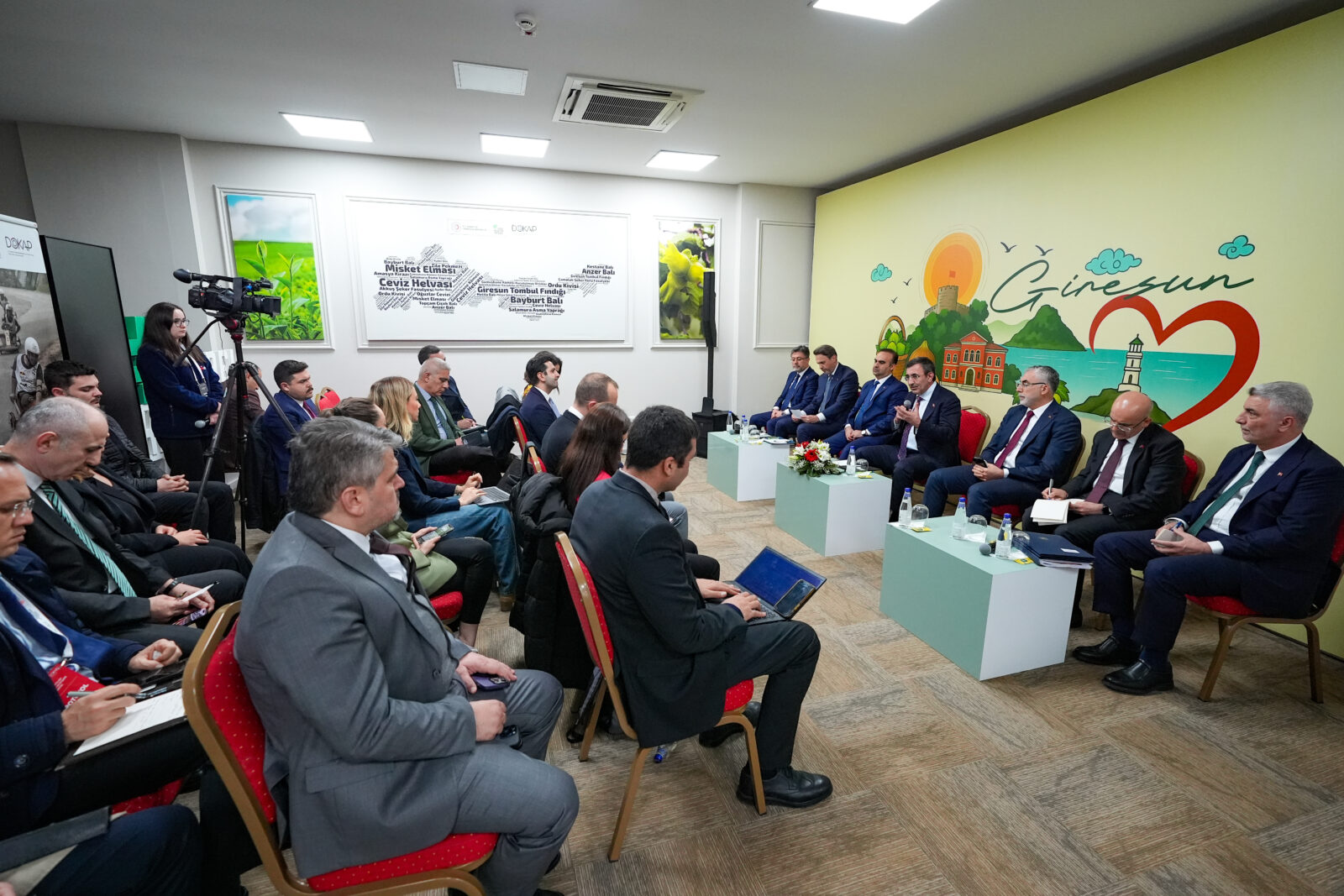 Türkiye's economic board meets with reporters following the Eastern Black Sea Project (DOKAP) Action Plan Briefing and Consultation and the year’s second Economic Coordination Board (EKK) meeting in Giresun, Türkiye, April 20, 2025. (AA Photo)