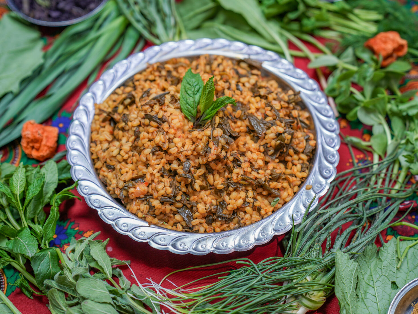Pilaf made with gulik herb harvested from the ancient Hevsel Gardens in Diyarbakir, Türkiye, April 21, 2025. (AA Photo)