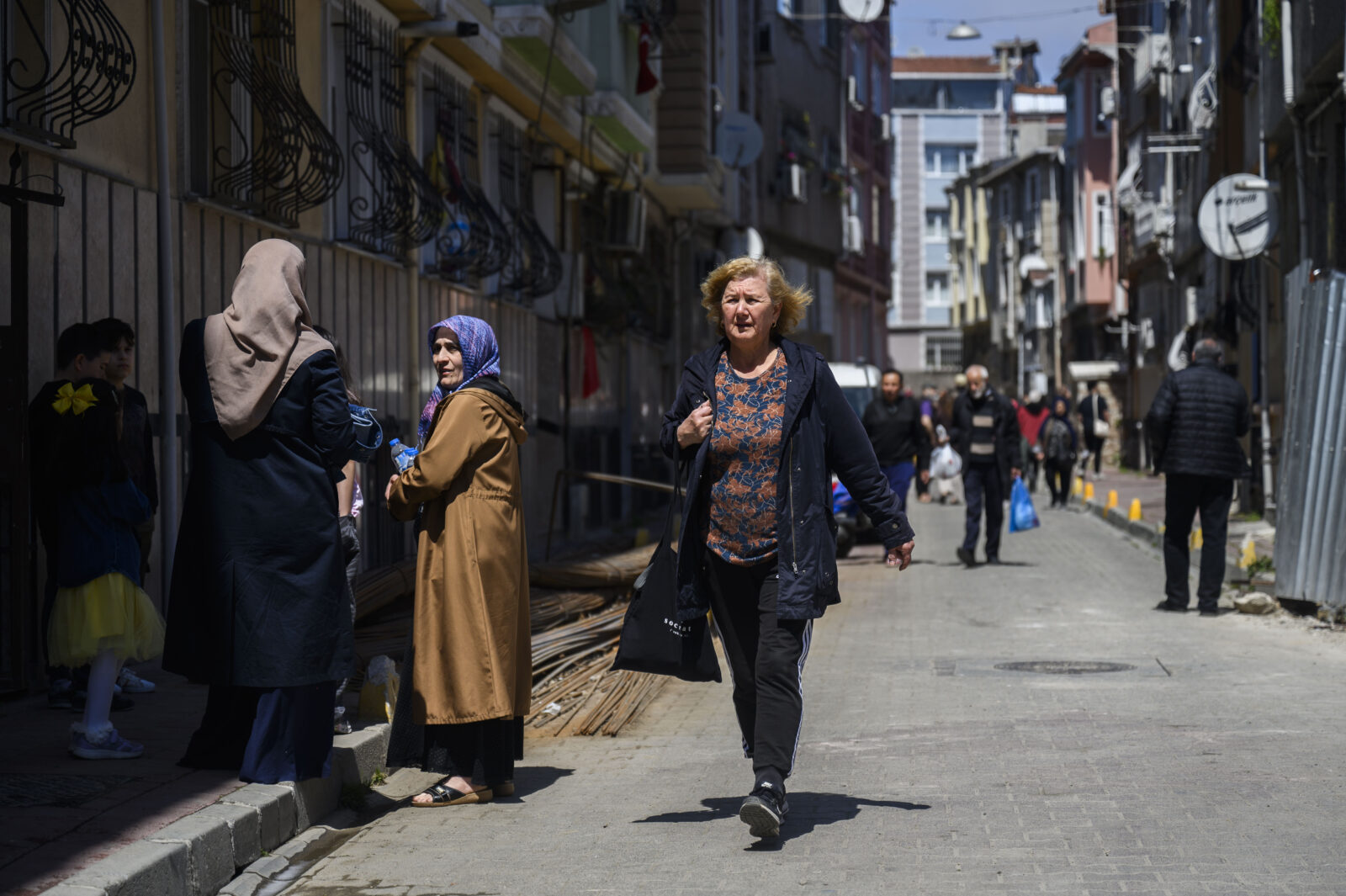 Istanbul earthquake: 6.2 magnitude tremor sends residents into streets across Türkiye