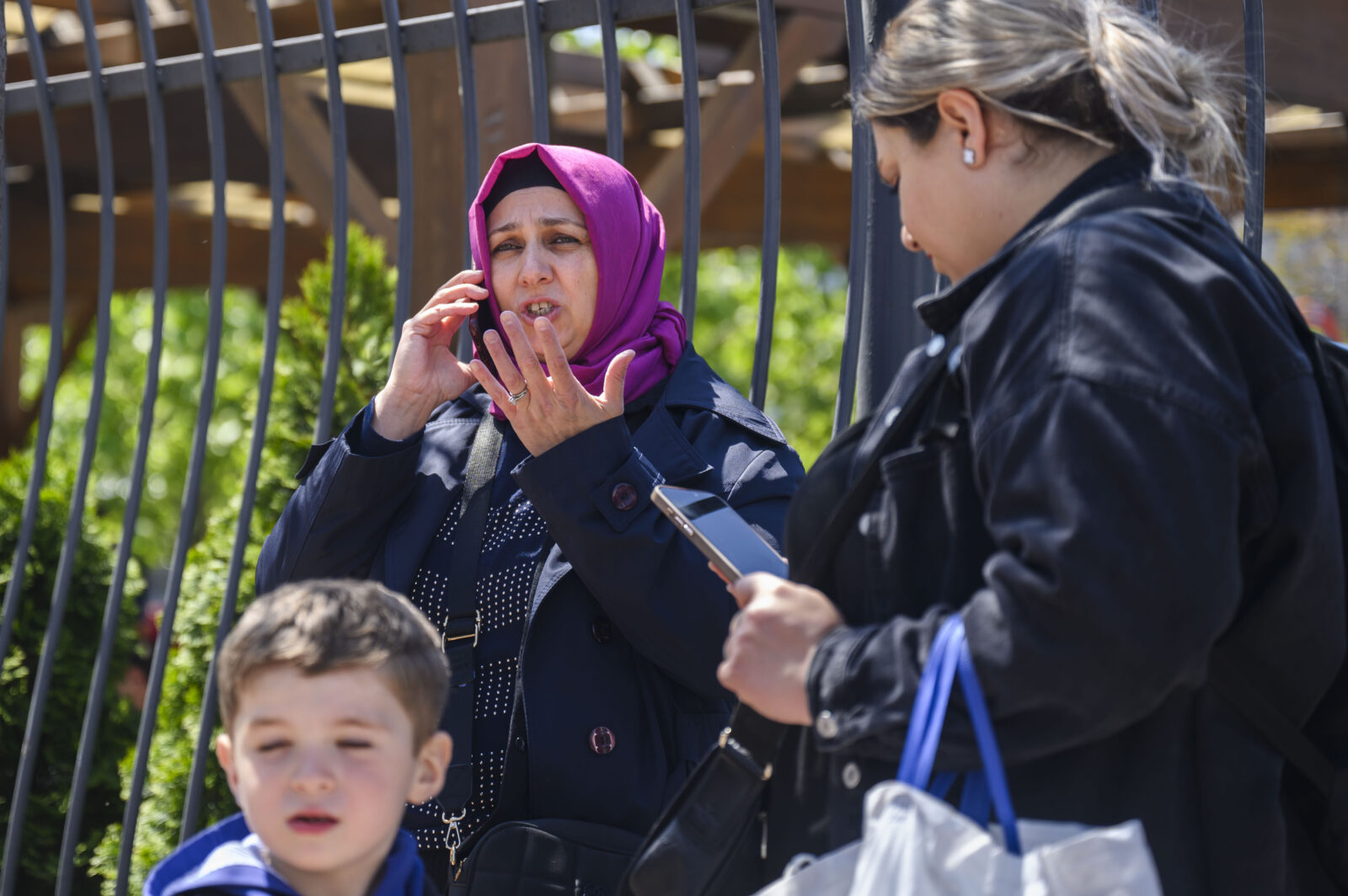 People evacuate buildings in panic and contact their loved ones after a 6.2 magnitude earthquake strikes Istanbul, Türkiye with the epicenter in Silivri district, on April 23, 2025. (AA Photo)