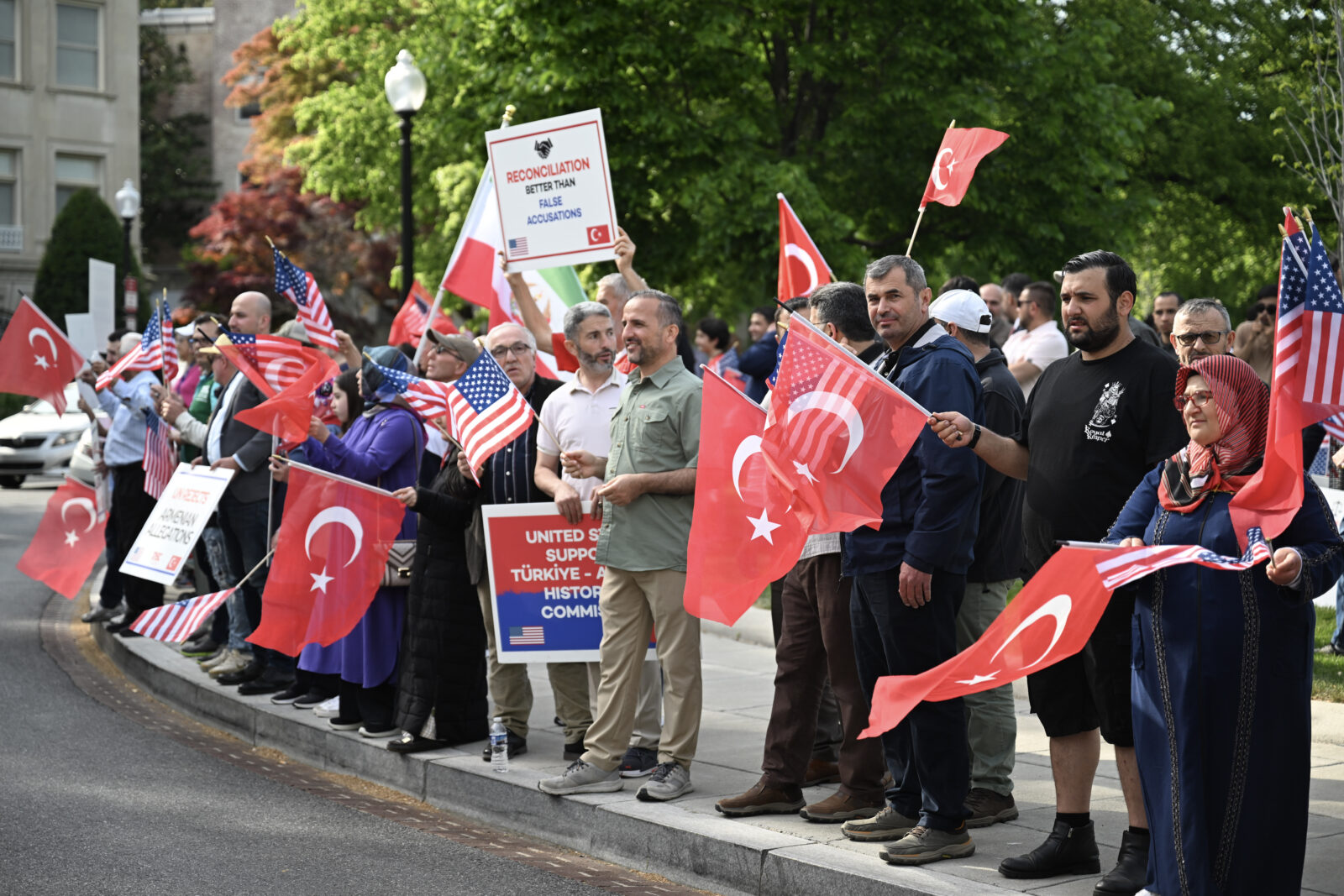 Turkish Americans protest Armenia's 1915 claims in Washington
