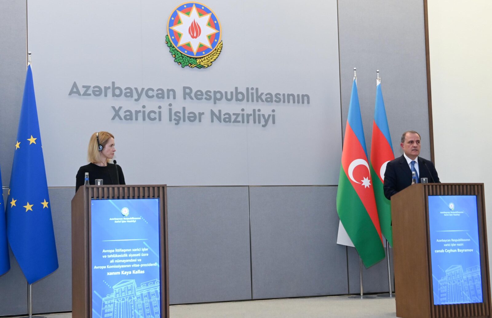 Baku urges Armenia, France to prevent burning of Turkish, Azerbaijani flags