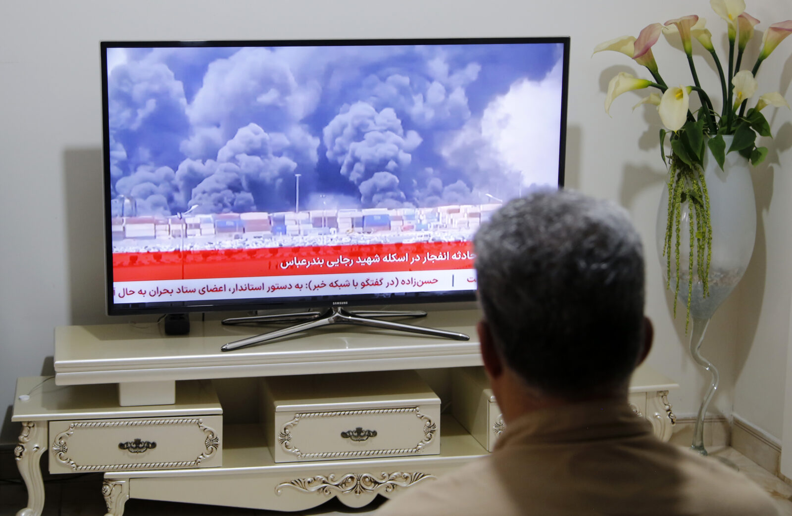 Massive explosion and fire rock Shahid Rajaee Port in southern Iran