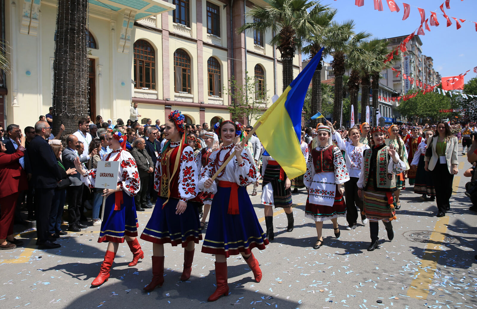 Dancers, wearing costumes, perform during 485th International Manisa Mesir Paste Festival in Manisa, Türkiye, April 27, 2025. (AA Photo)